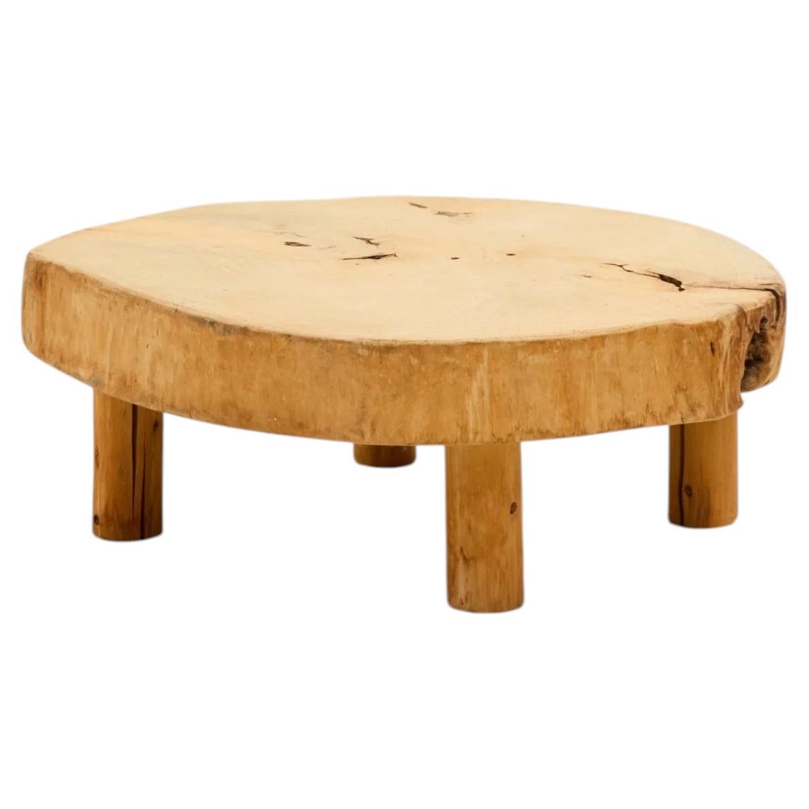 Table en dalle blanchie au soleil