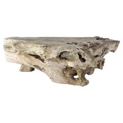 Tavolino in teak sbiancato dal sole