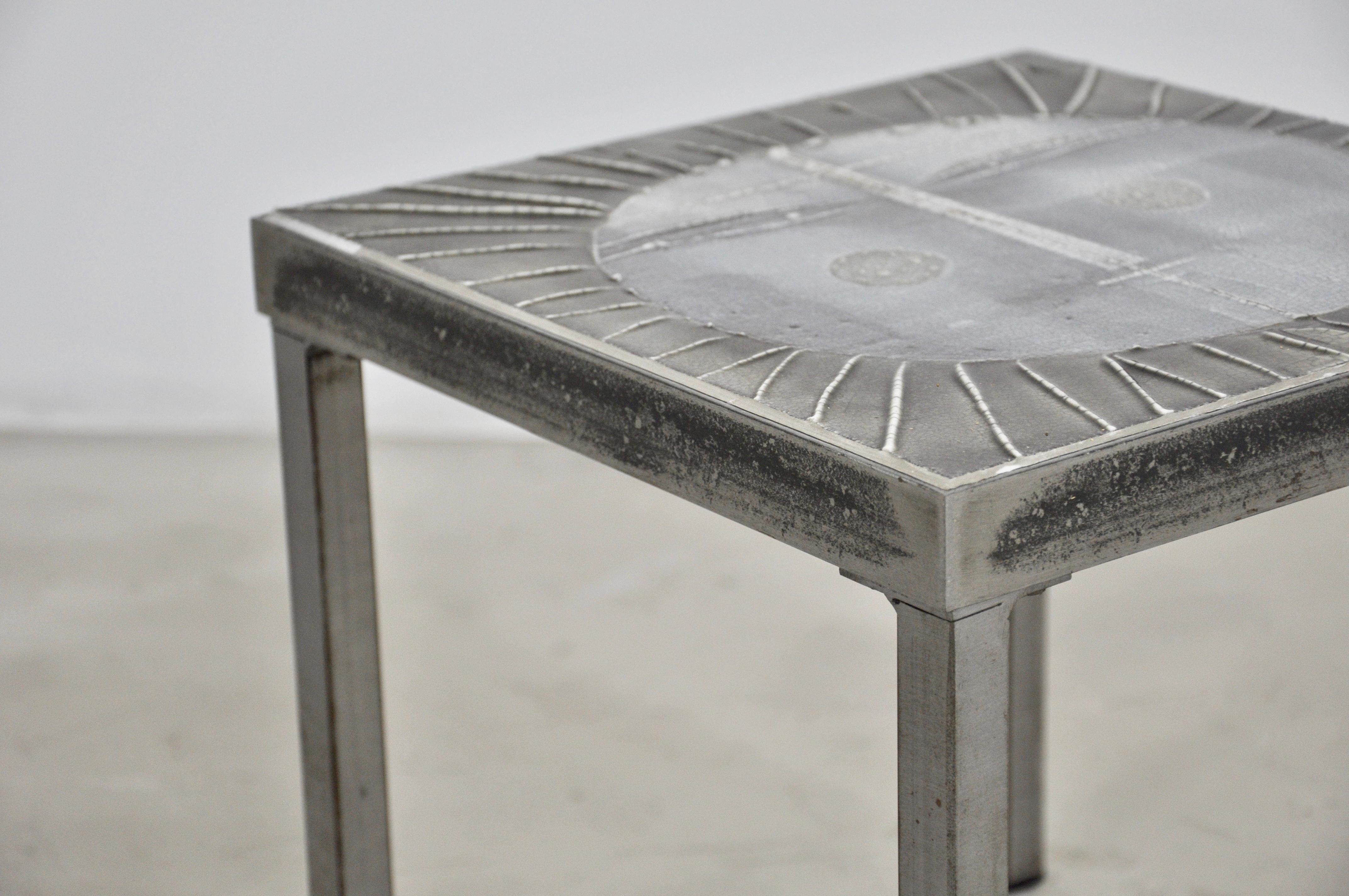 Roge Capron ceramic table representing a sun. Metal base.