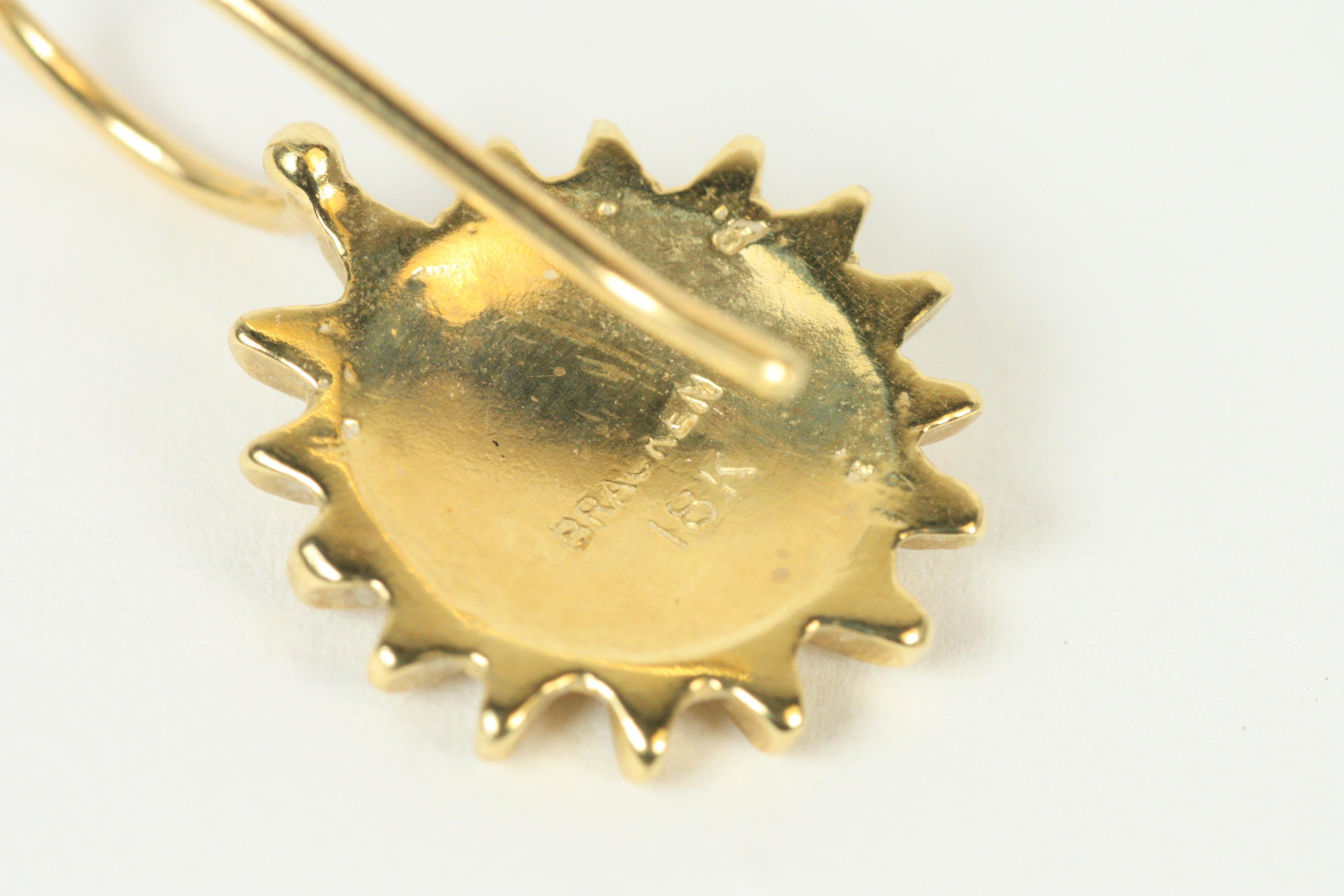 Donna Orecchini a goccia con disco solare in oro giallo 18 carati di Bracken Jewellers in vendita