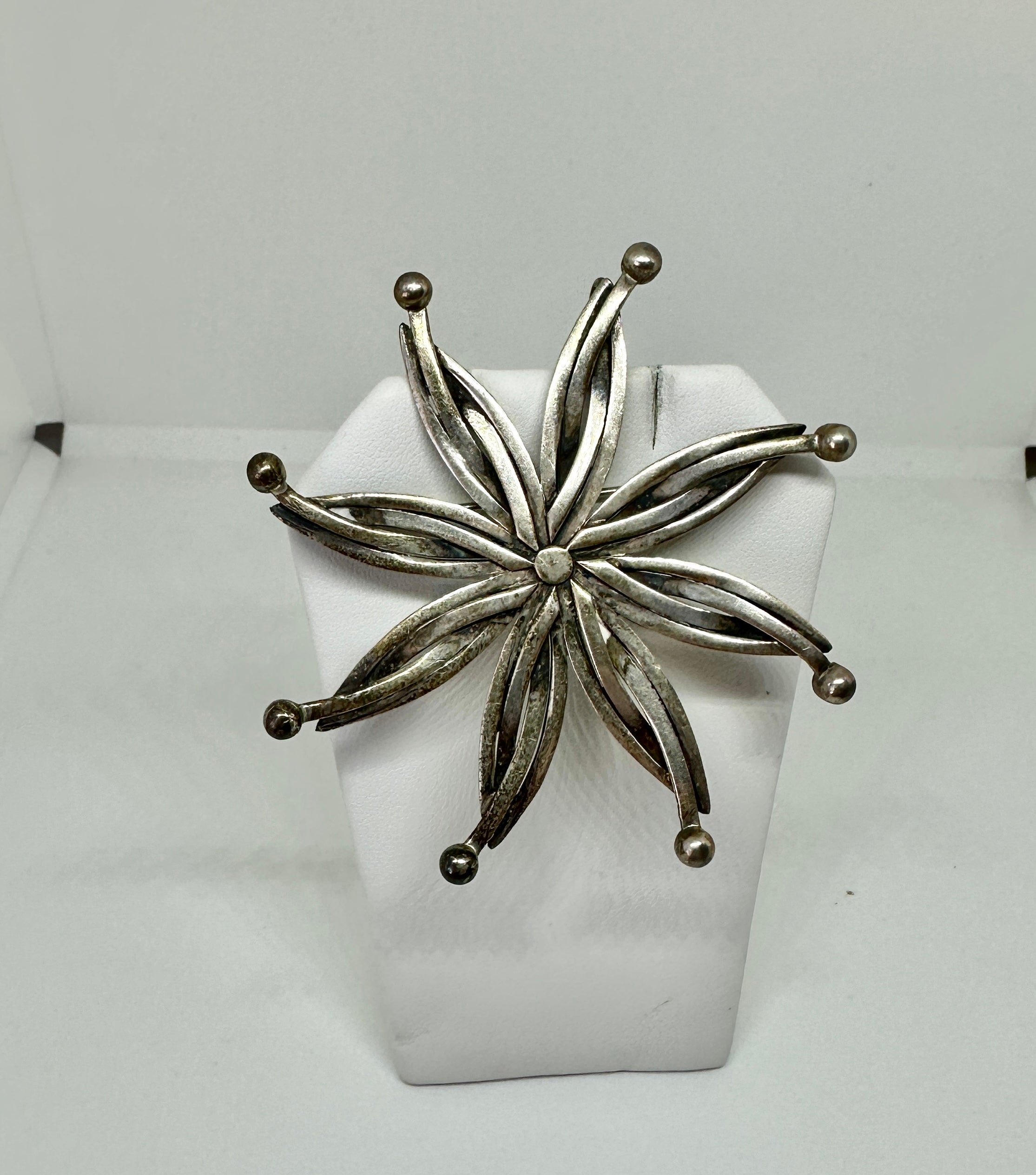 Pendentif Fleur de Soleil Broche Moderniste en Argent Sterling Mid Century Mexican Mexico Excellent état - En vente à New York, NY