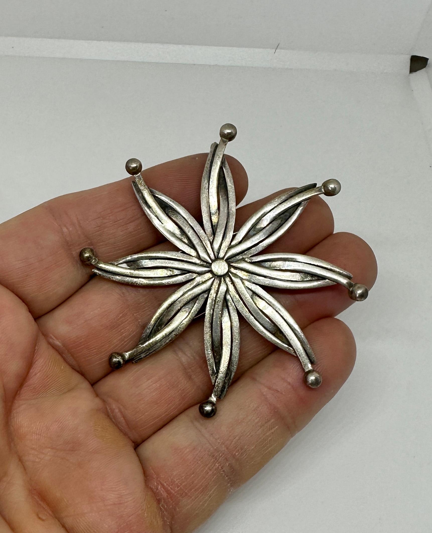 Pendentif Fleur de Soleil Broche Moderniste en Argent Sterling Mid Century Mexican Mexico Unisexe en vente