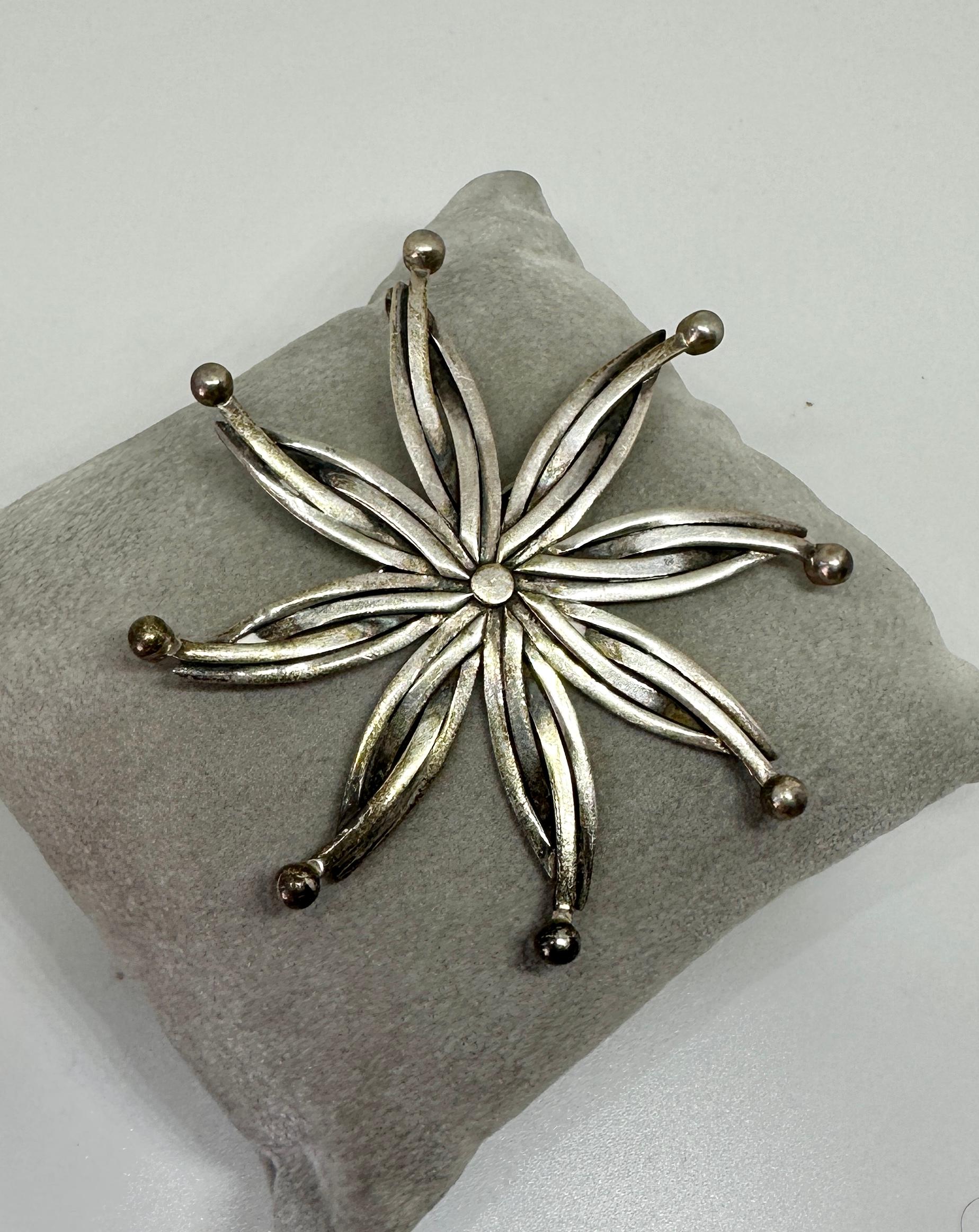 Pendentif Fleur de Soleil Broche Moderniste en Argent Sterling Mid Century Mexican Mexico en vente 1