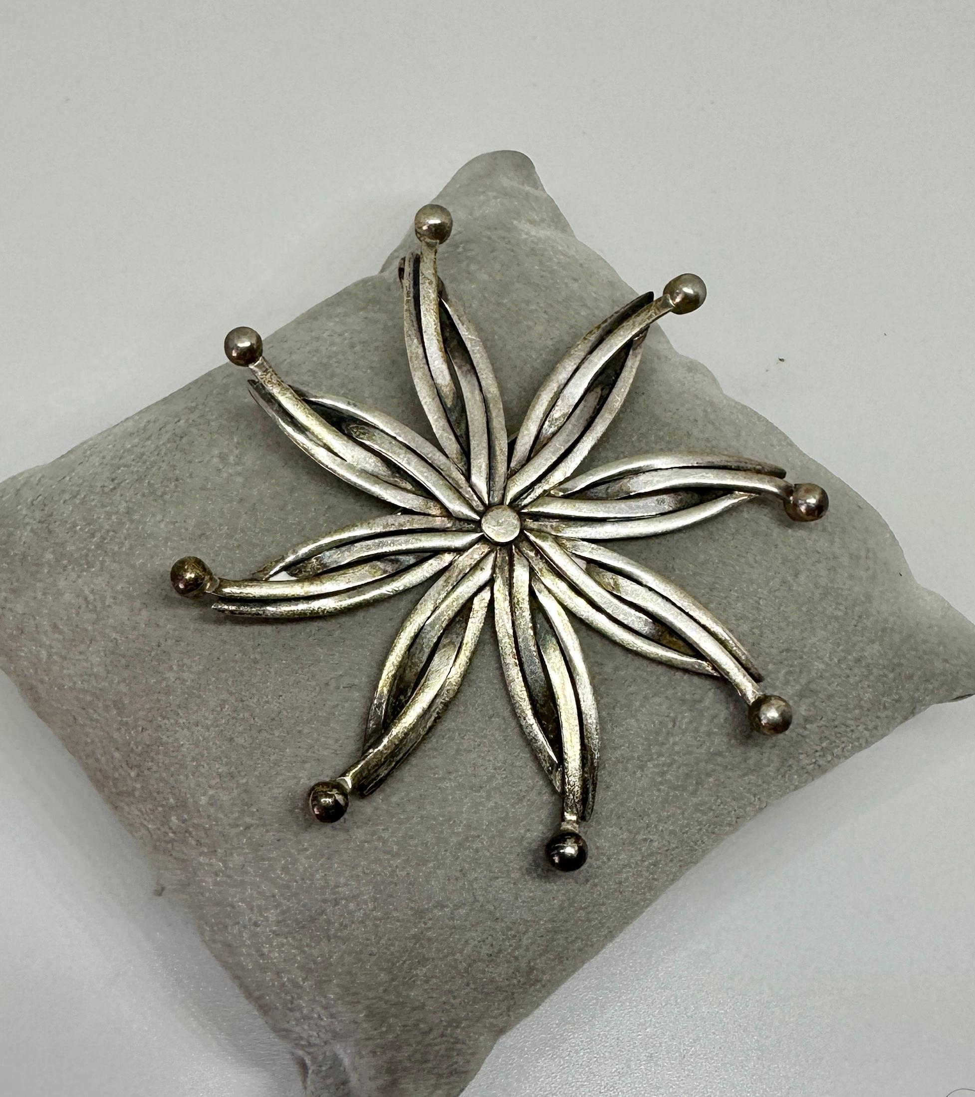 Pendentif Fleur de Soleil Broche Moderniste en Argent Sterling Mid Century Mexican Mexico en vente 2