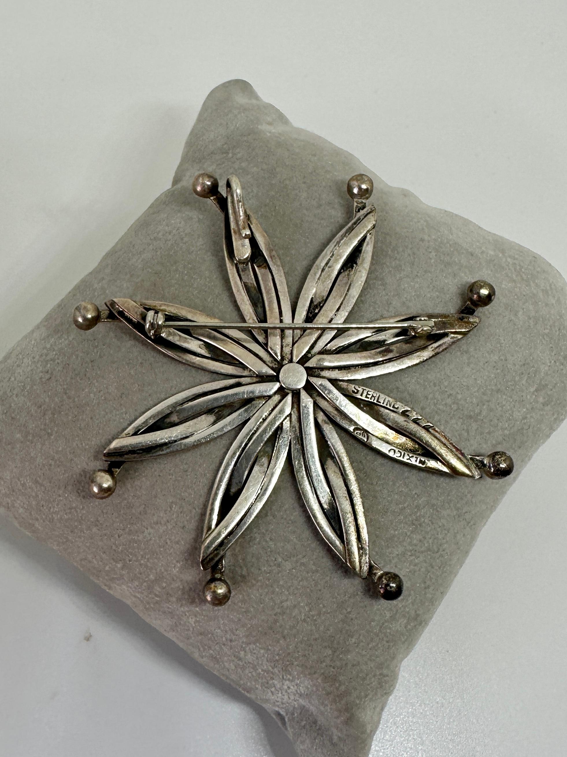 Pendentif Fleur de Soleil Broche Moderniste en Argent Sterling Mid Century Mexican Mexico en vente 3