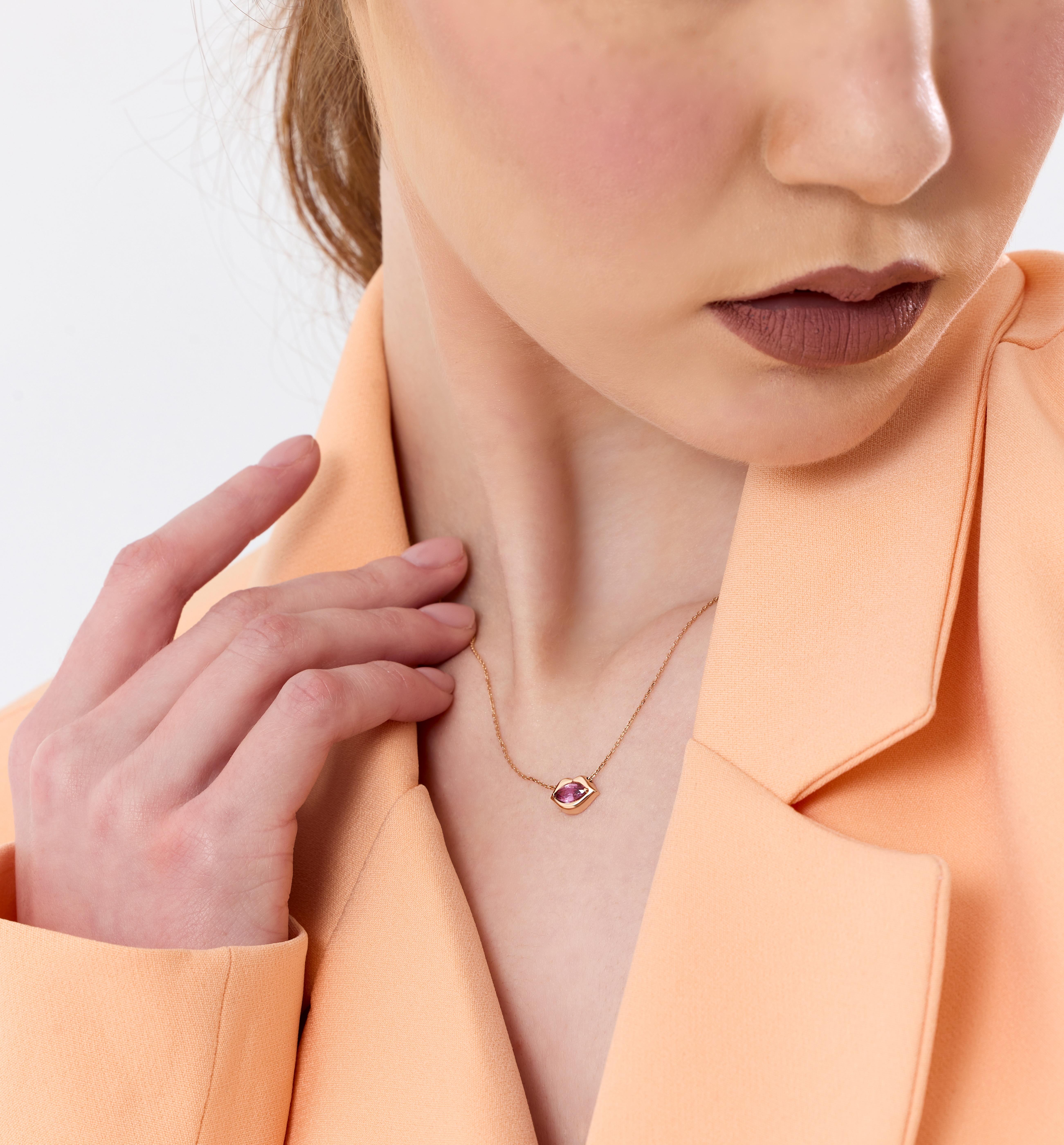 Women's Sun Kissed Sapphire 0.60ct Solid Gold Necklace For Sale