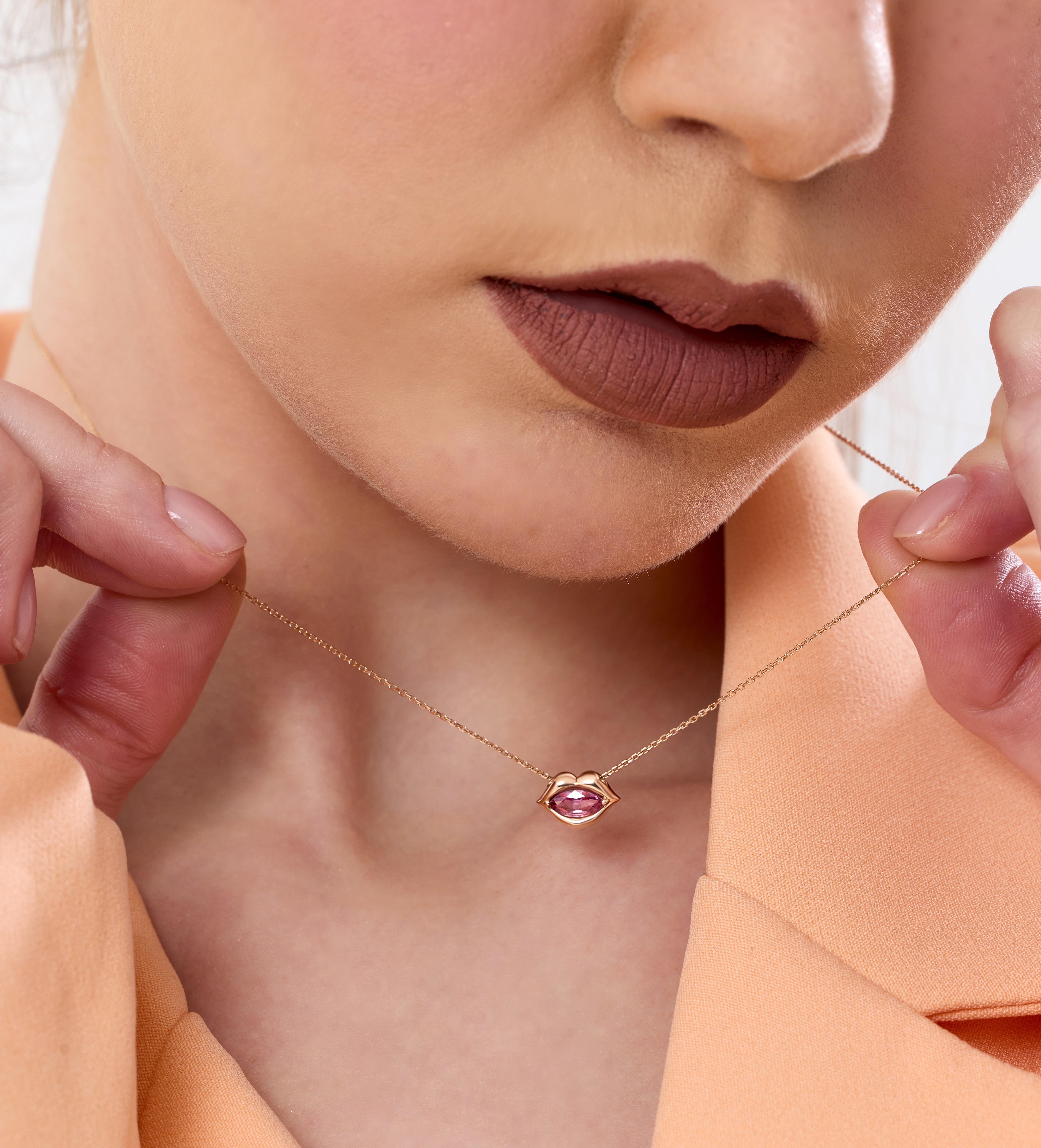 Sun Kissed Sapphire 0.60ct Solid Gold Necklace For Sale 1