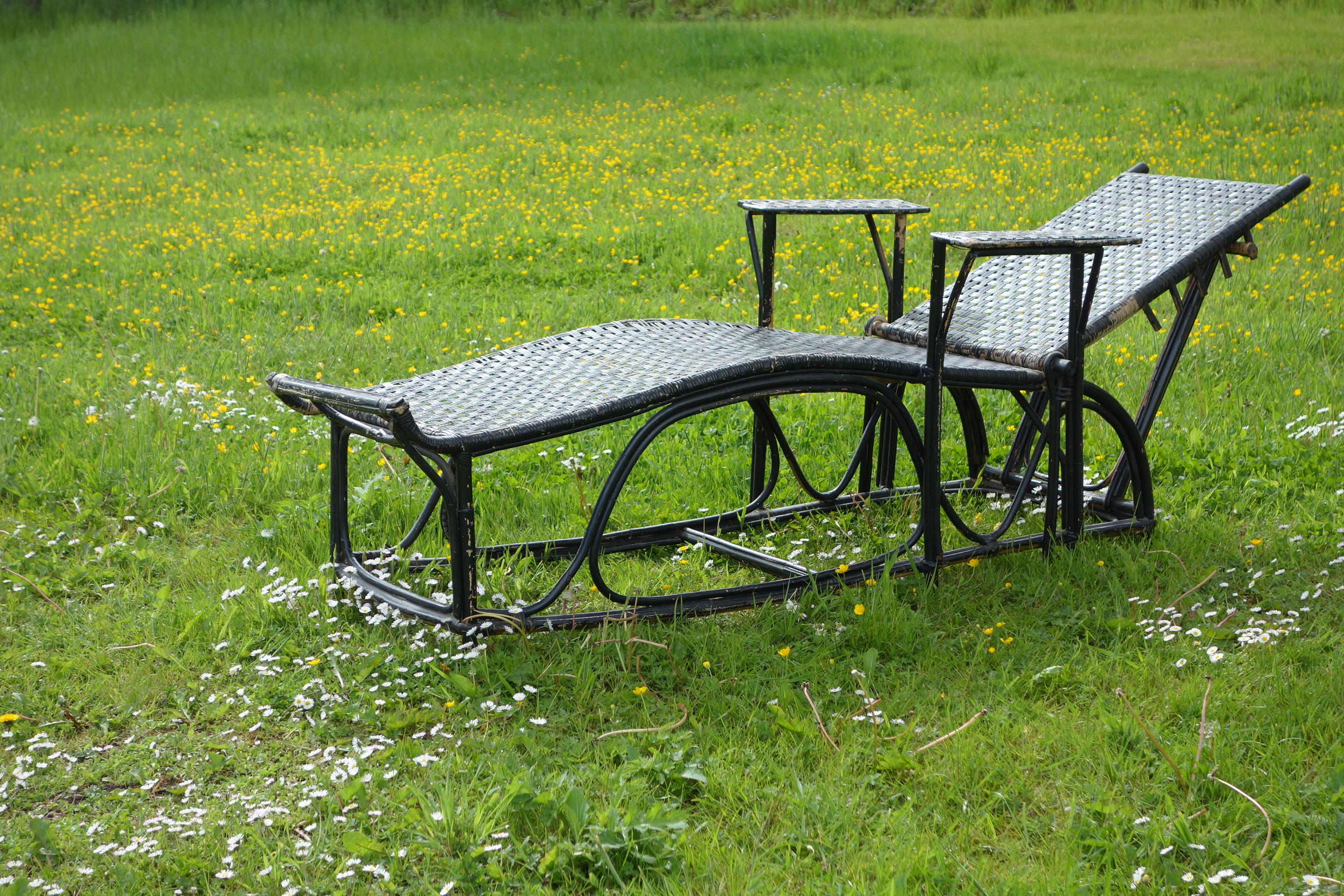 Sun Lounger with Black Colored Cane and Rattan In Distressed Condition For Sale In Vejle, DK