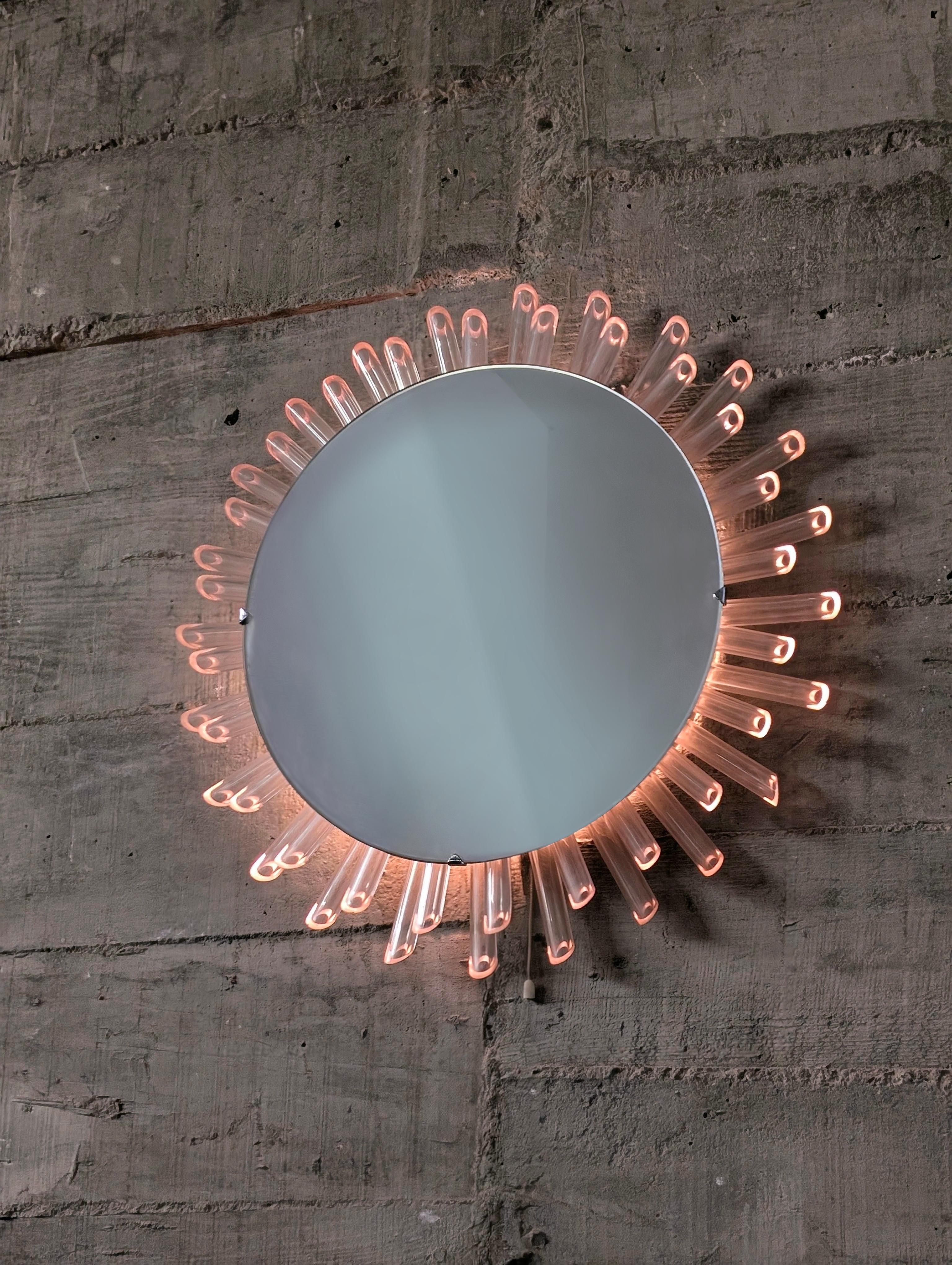 Beautiful Sun Mirror and Lamp with Pink Light from the 1970s. The rays are made of transparent methacrylate that allows light to pass through like a diffuser, illuminating its edges and creating an incredible atmosphere. Inside, it has three light