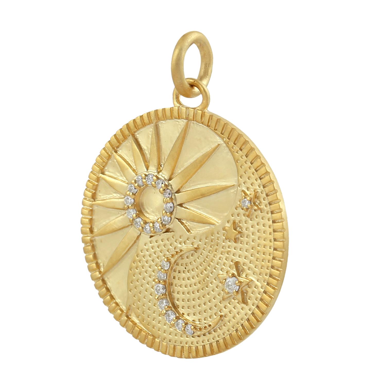 Art déco Pendentif soleil, lune et étoiles en or jaune 14k avec diamants pavés en vente