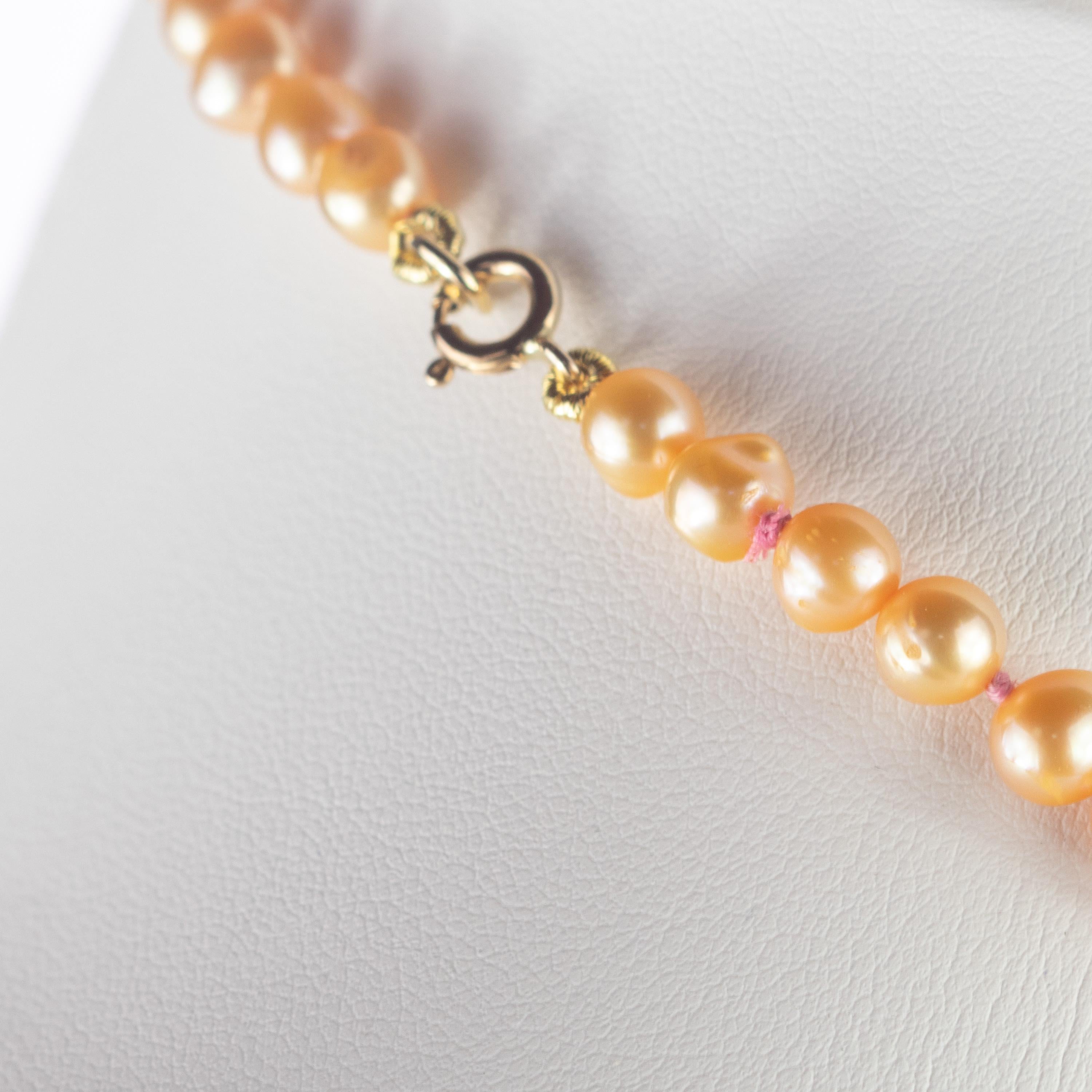 Collier fait main en or 14 carats avec pendentif en perles de nacre, corail et perles d'eau douce Pour femmes en vente