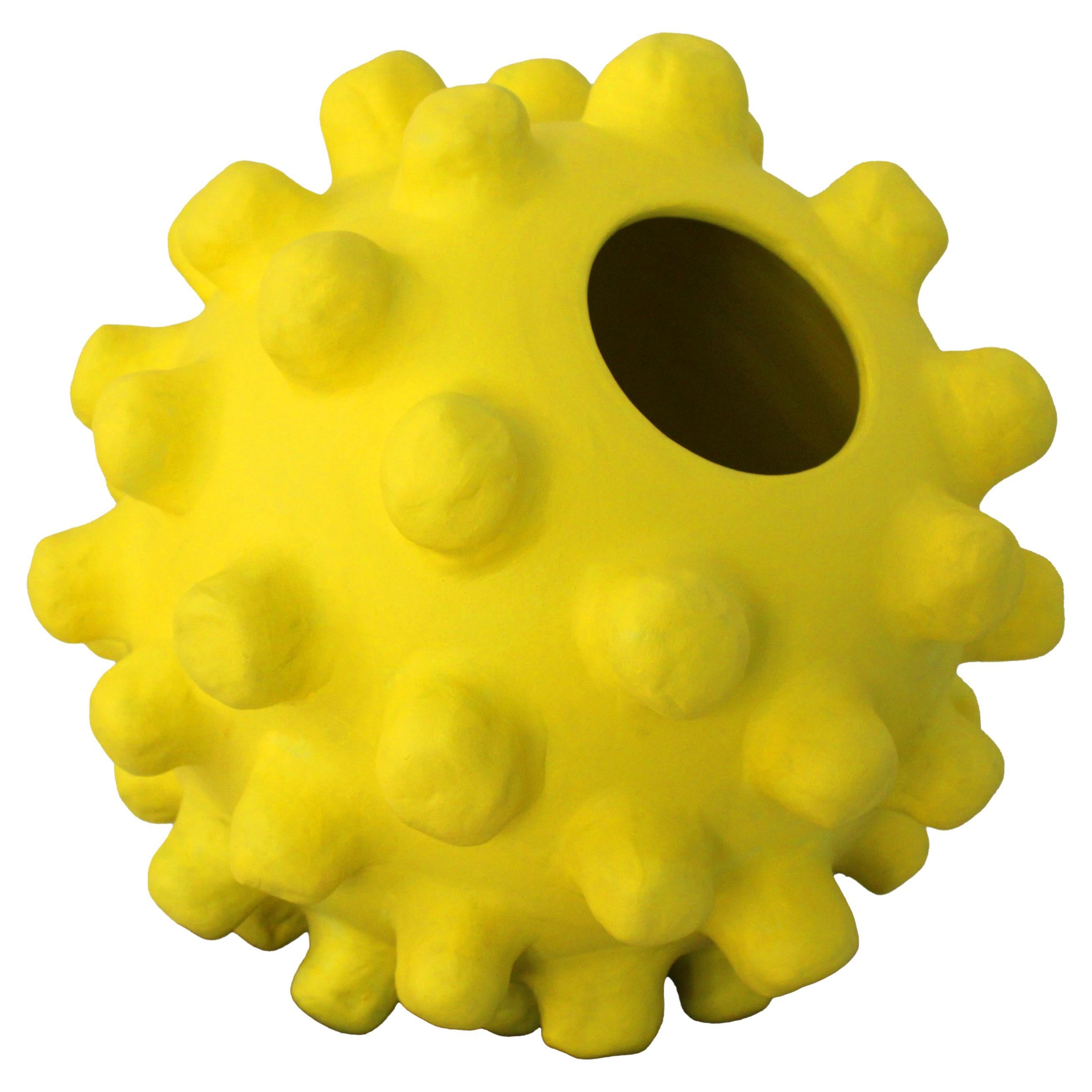 Skulpturale Vase "Sonne" aus handgefertigter Terrakotta von Liliana Silva, Portugal, 2025