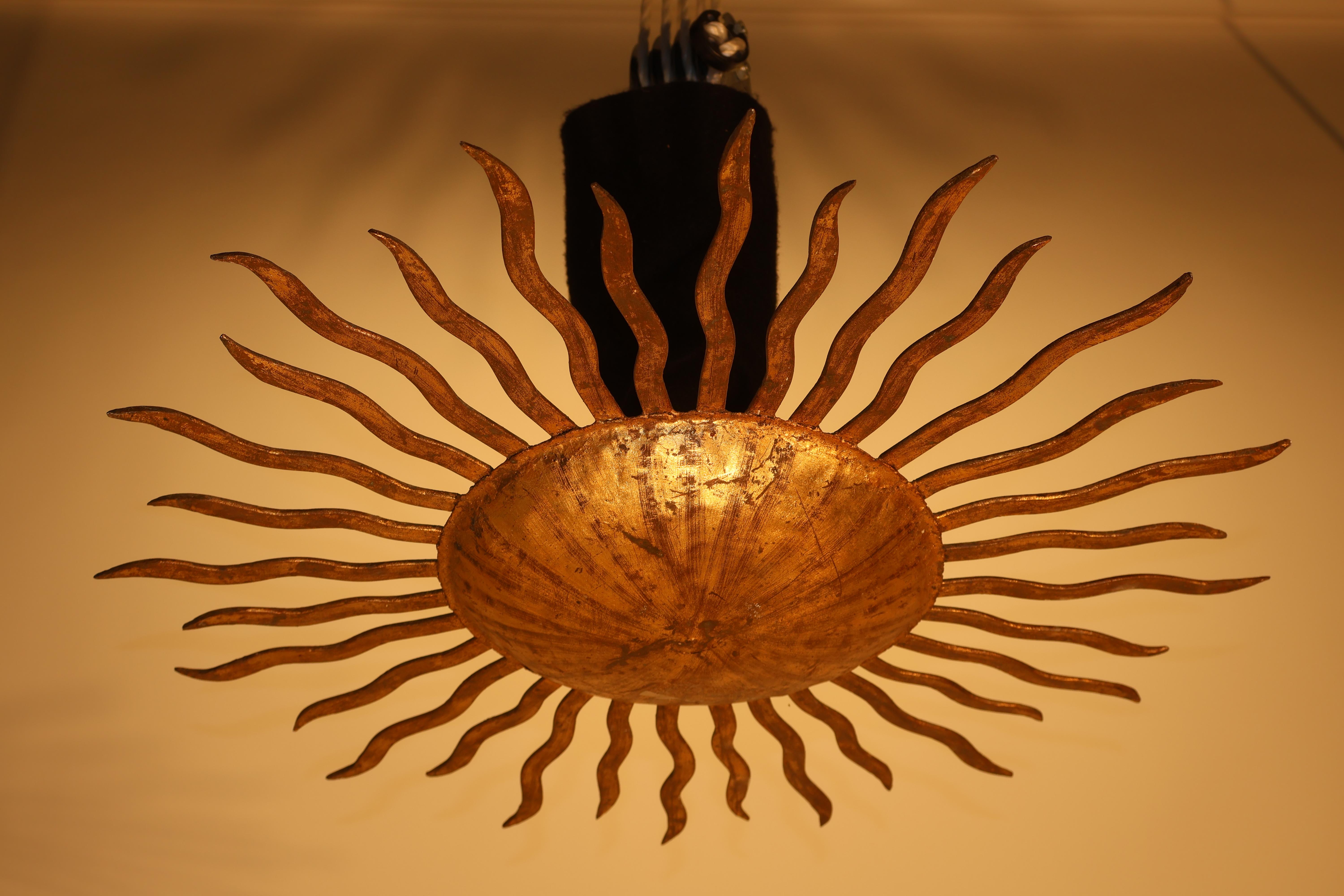 Ciondolo a forma di sole In condizioni buone in vendita a Atlanta, GA