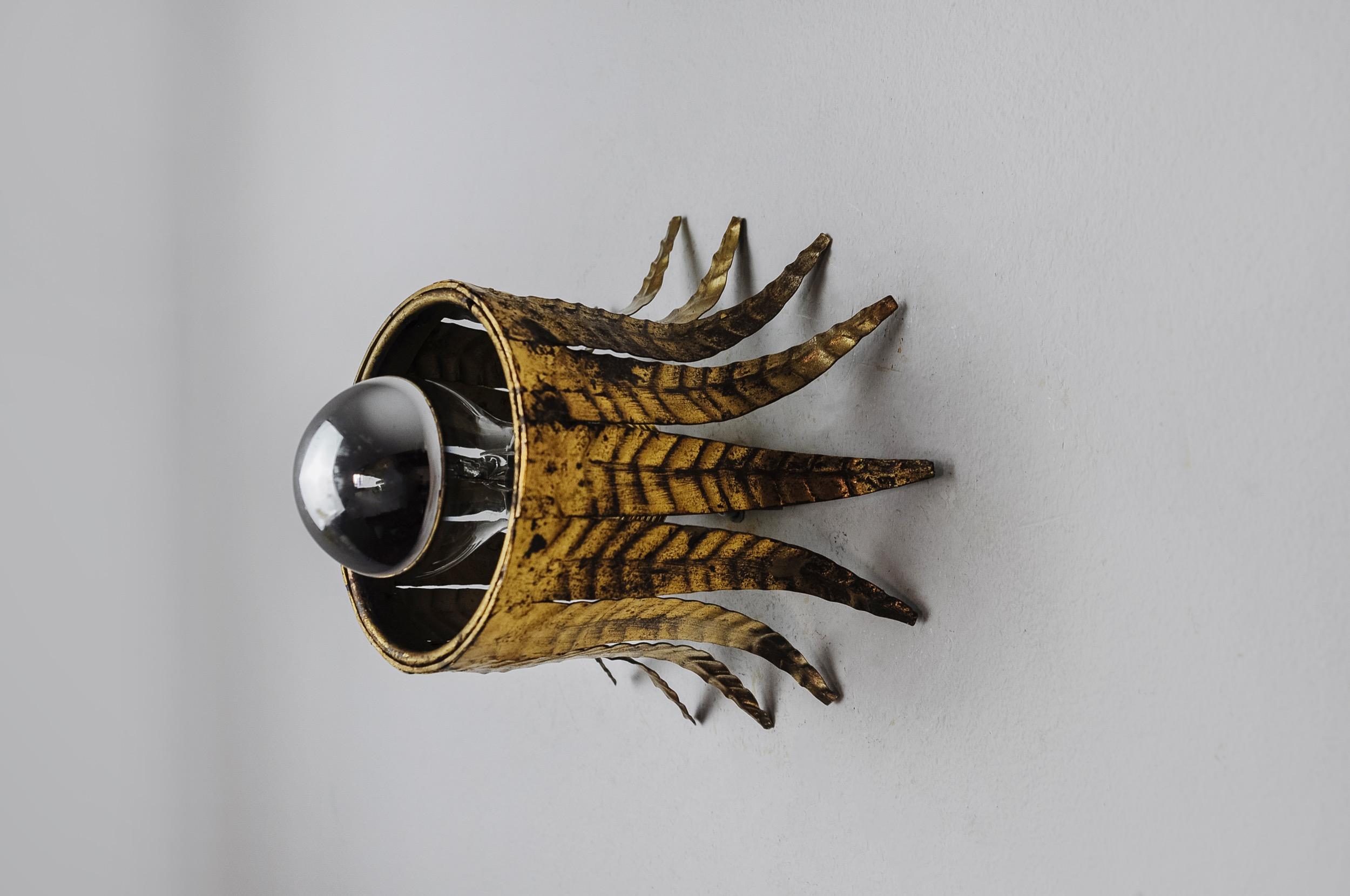 Hollywood Regency Applique Sun de ferro arte, métal et feuille d'or, spain, 1960 en vente