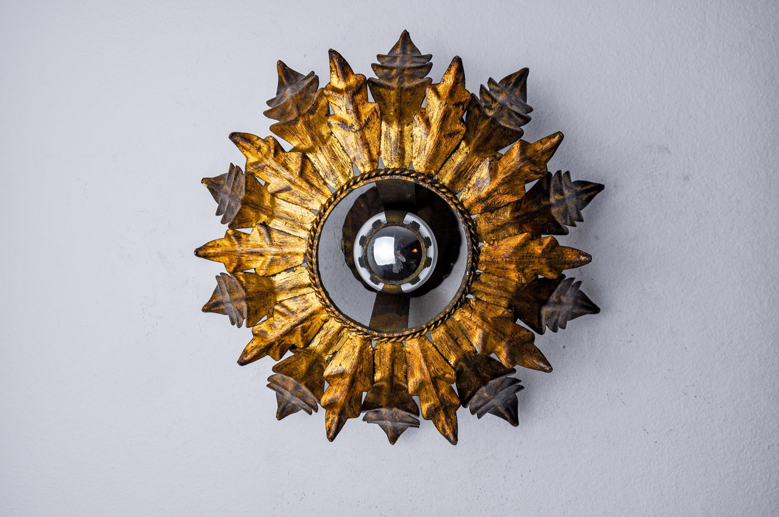 Hollywood Regency Sun wall lamp by ferro arte, metal and gold leaf, Spain, 1960 For Sale