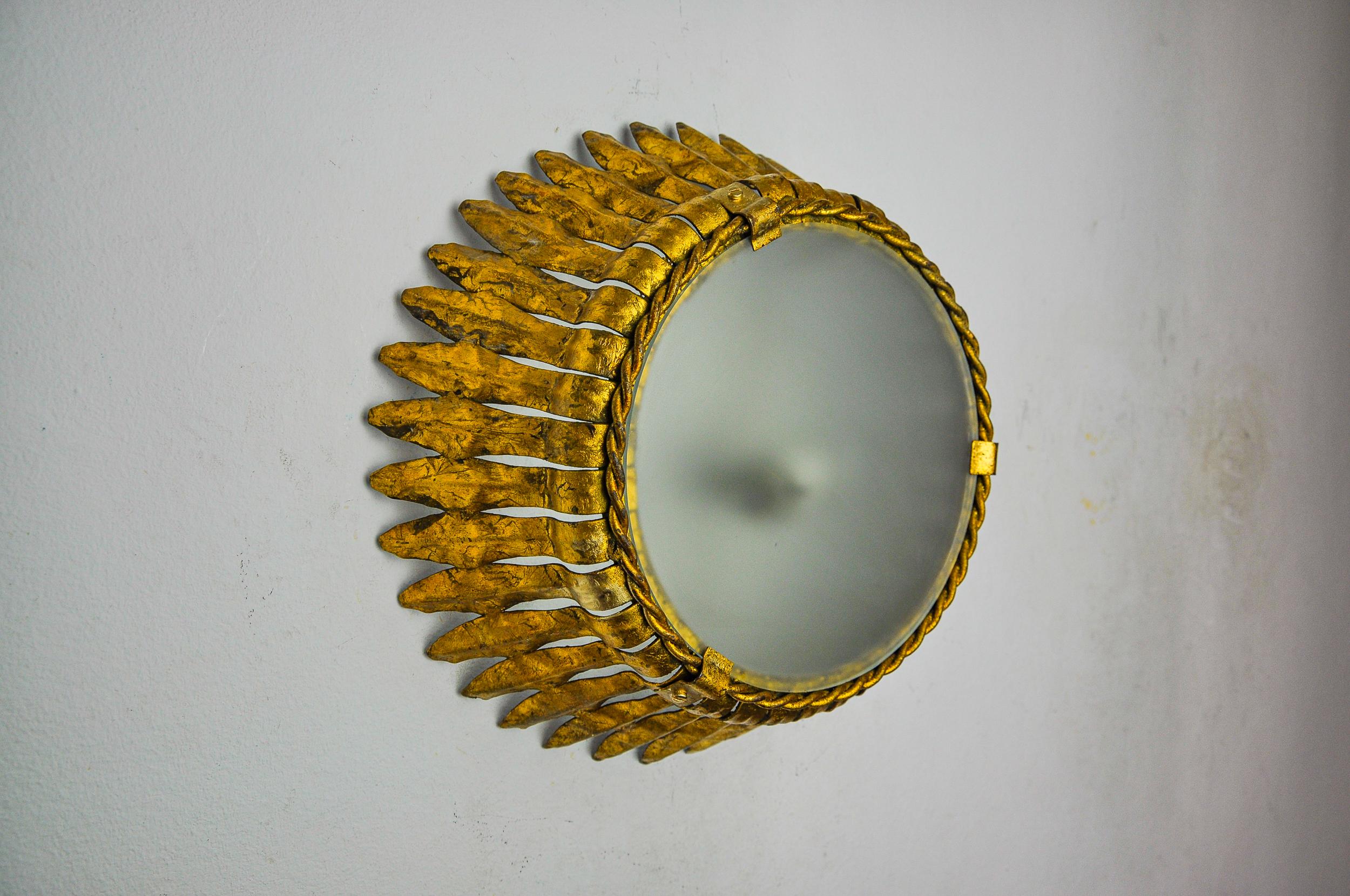 Espagnol Applique Sun de ferro arte, métal et feuille d'or, spain, 1960 en vente