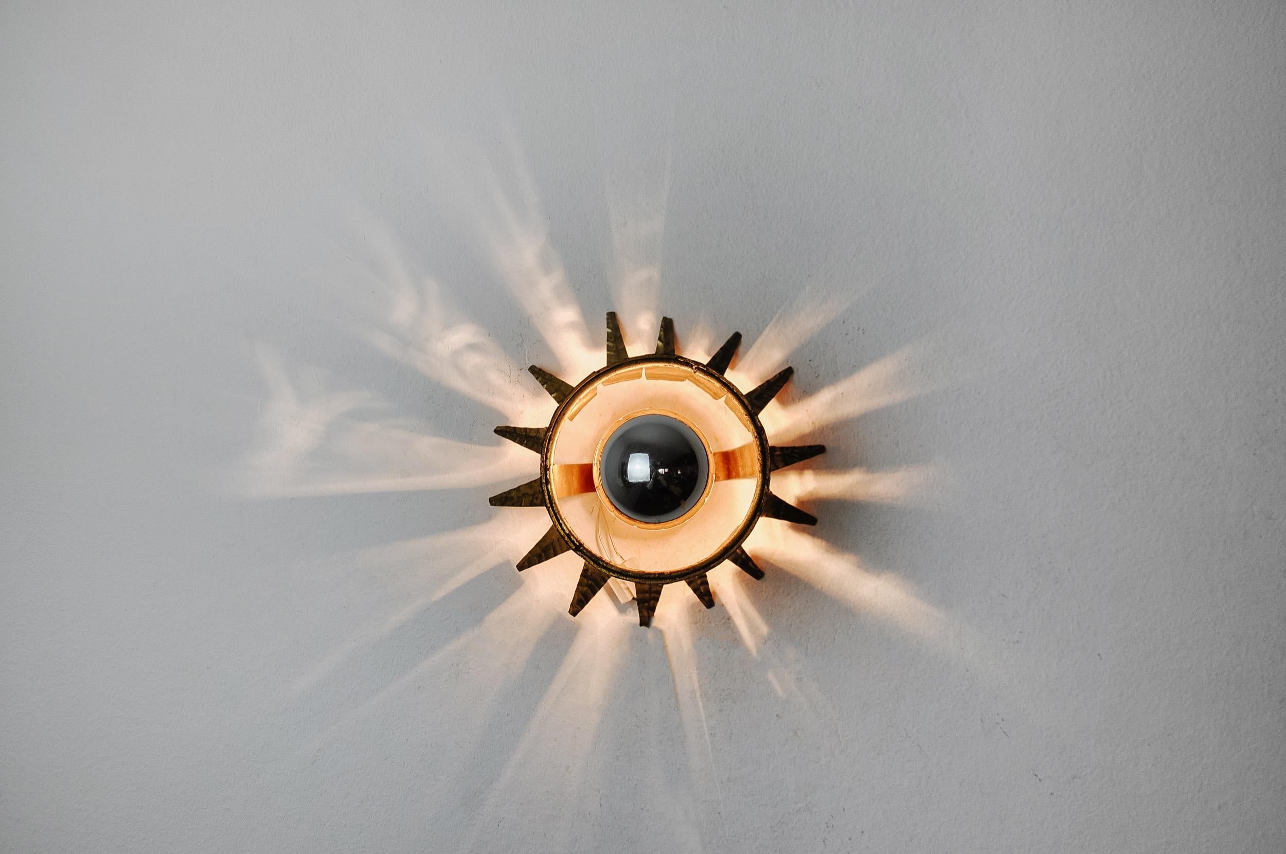 Sun wall lamp by ferro arte, metal and gold leaf, spain, 1960 In Good Condition For Sale In BARCELONA, ES