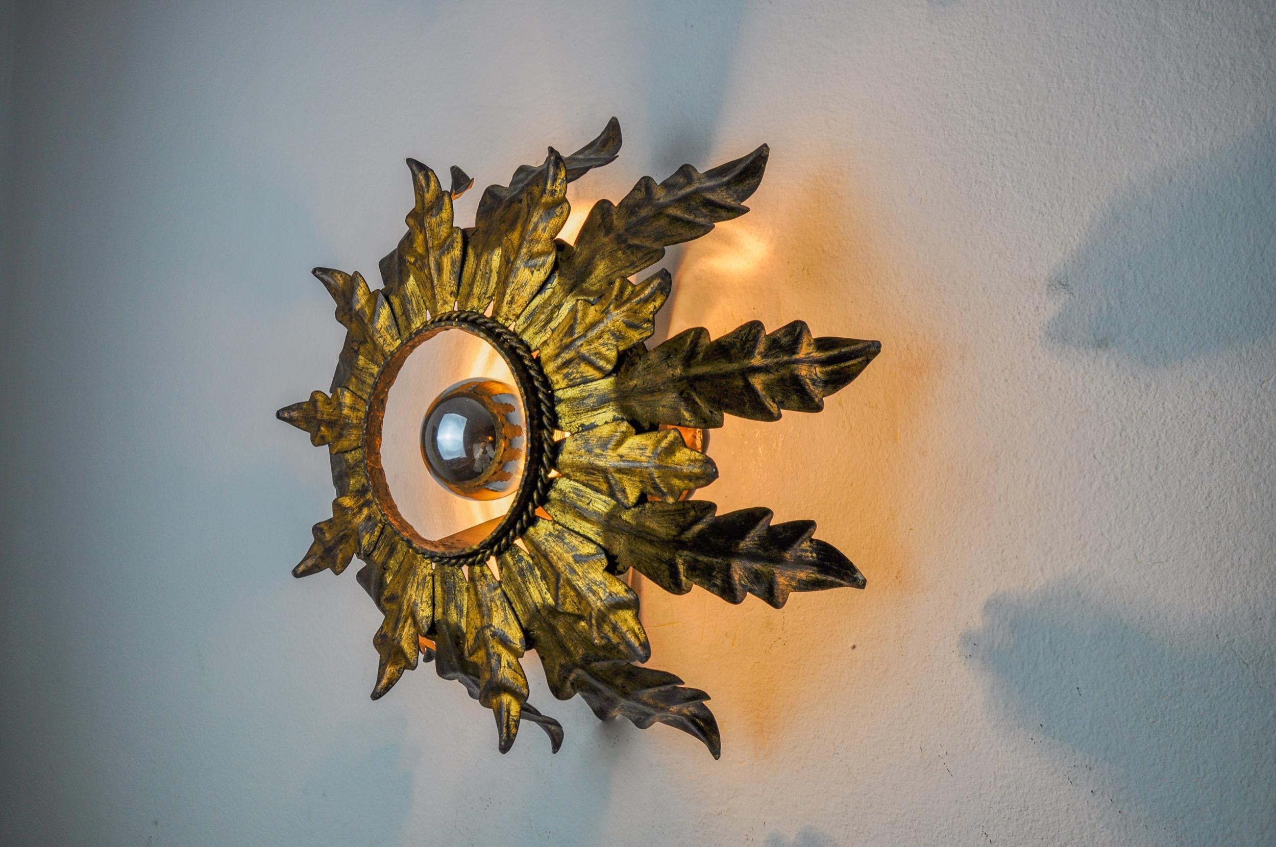Sun wall lamp by ferro arte, metal and gold leaf, Spain, 1960 In Good Condition For Sale In BARCELONA, ES