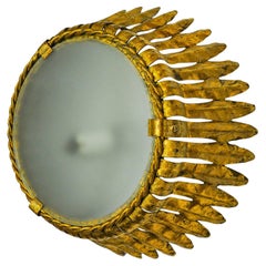 Lampada da parete Sun di ferro arte, metallo e foglia d'oro, Spagna, 1960