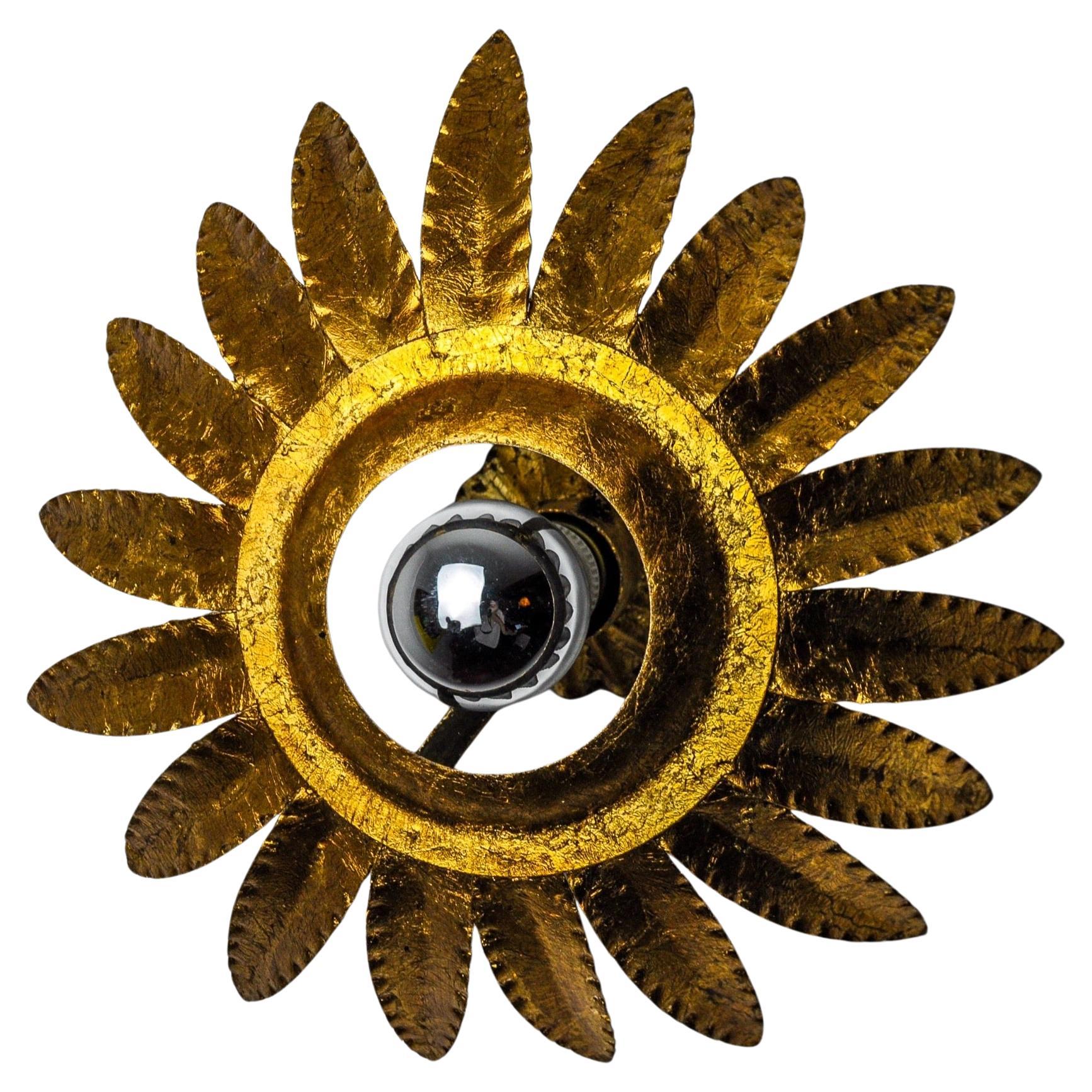 Lampada da parete Sun di ferro arte, metallo e foglia d'oro, Spagna, 1960