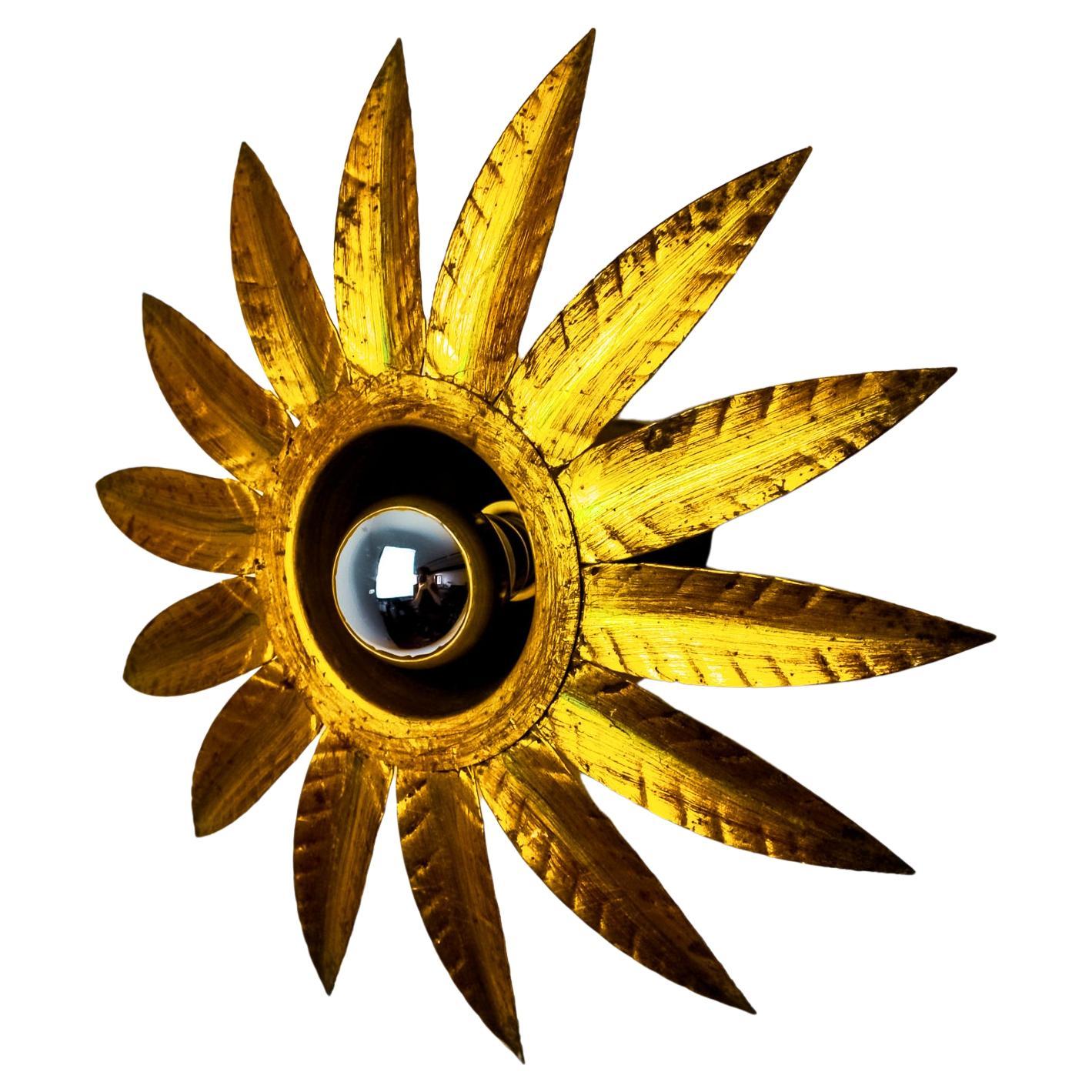 Lampada da parete Sun di ferro arte, metallo e foglia d'oro, Spagna, 1960 in vendita