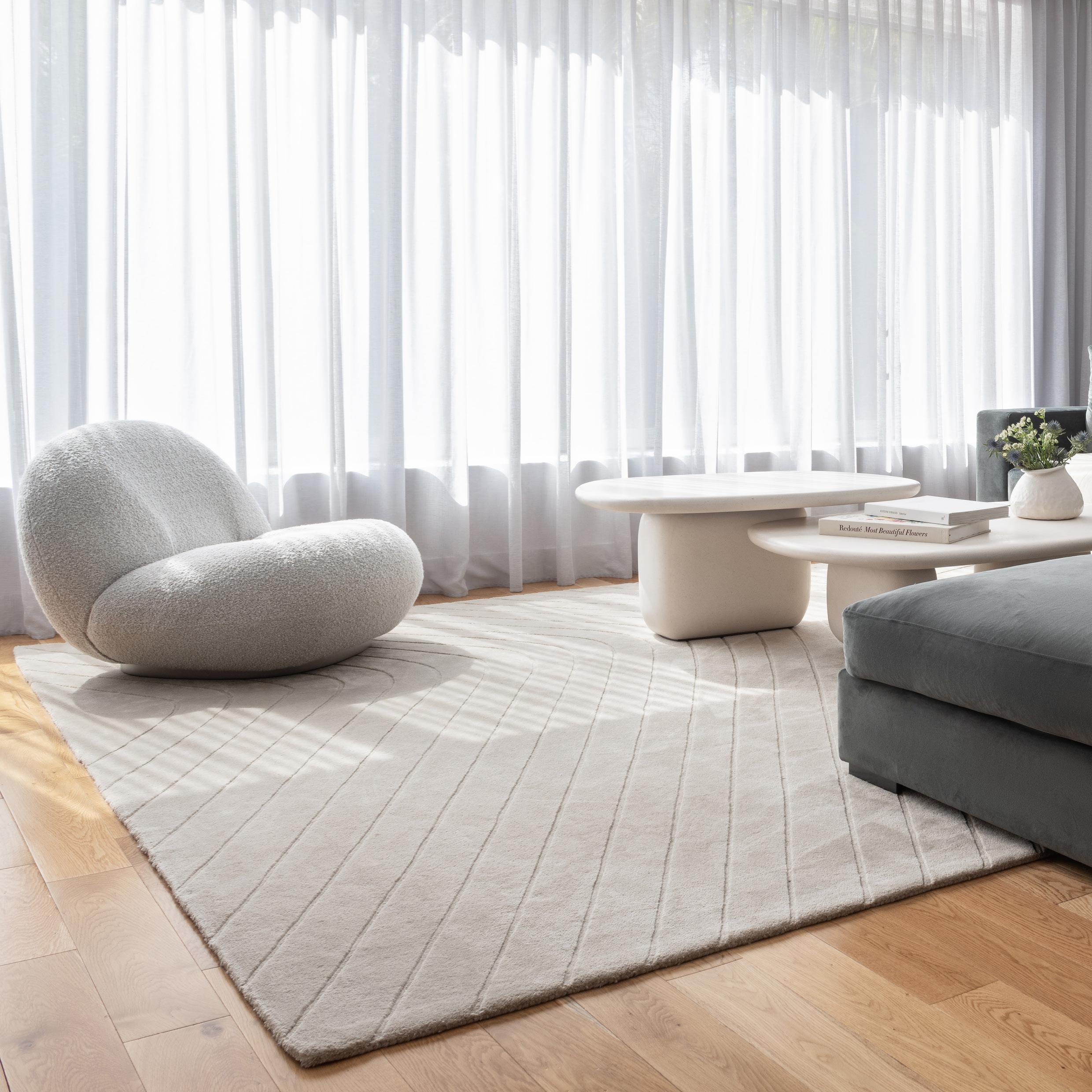 Inspired by the dry Japanese gardens, known as Karesansui, the pattern of the carpet portrays the wave motions. It’s intended to transmit calm and softness, through it’s delicate carved curves. It’s name derives from the Japanese translation of the