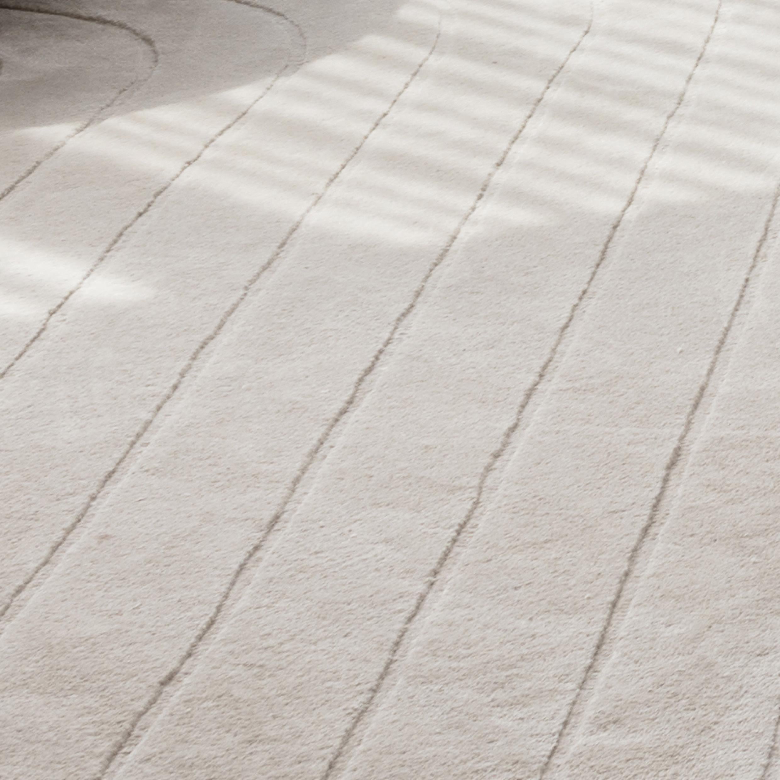 Sunairo Carpet In New Condition For Sale In Dubai, AE