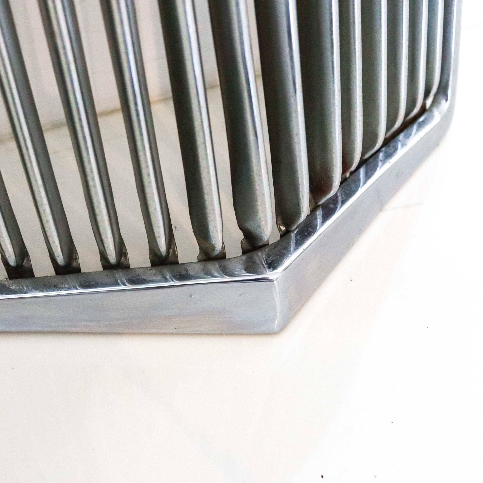 Sunbeam Supreme Talbot Rare 1947 Radiator Cover Front In Steel And Enamel In Excellent Condition For Sale In Miami, FL