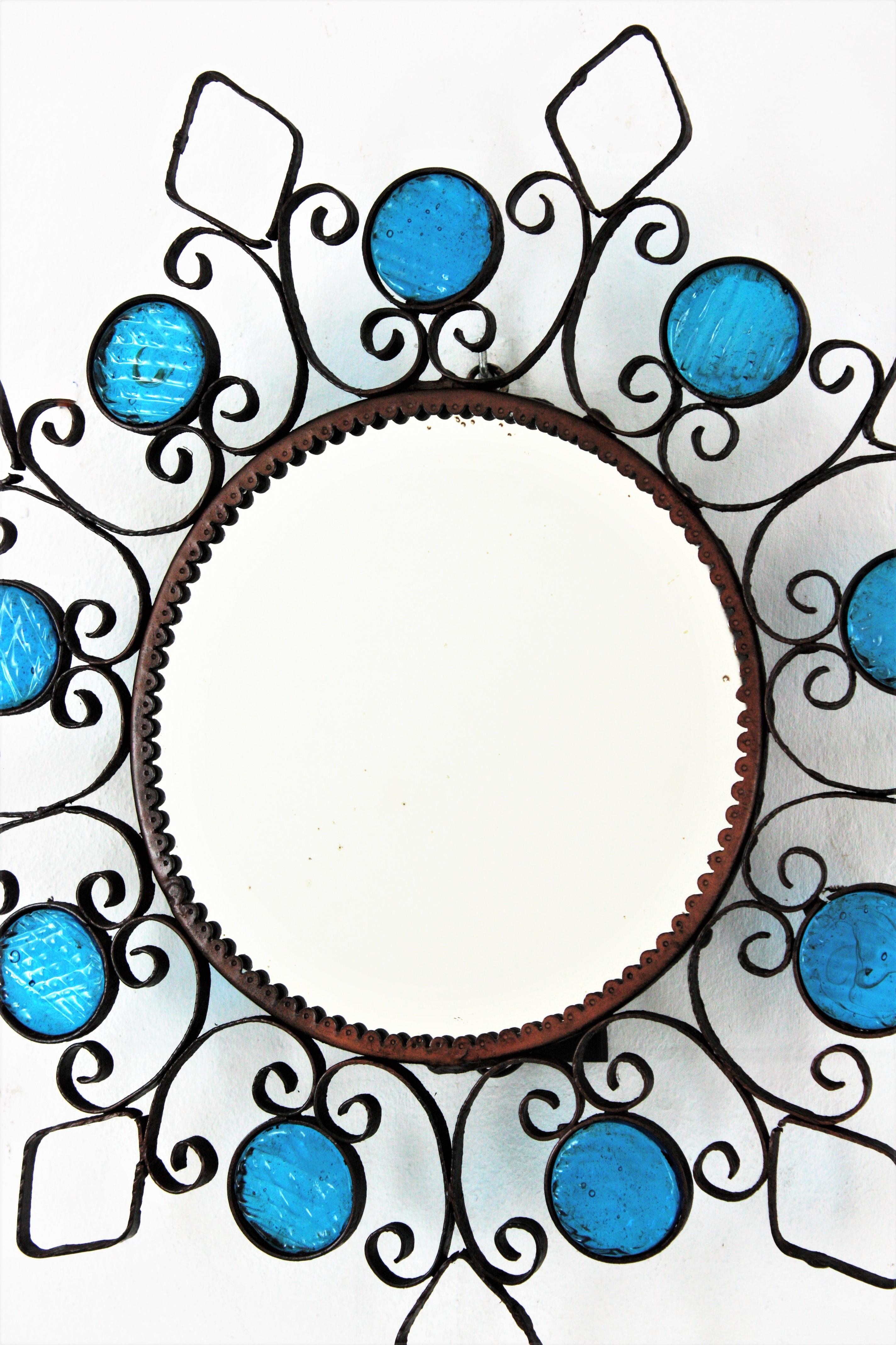 Miroir / applique murale rétroéclairé Sunburst en fer forgé et verre bleu Bon état - En vente à Barcelona, ES