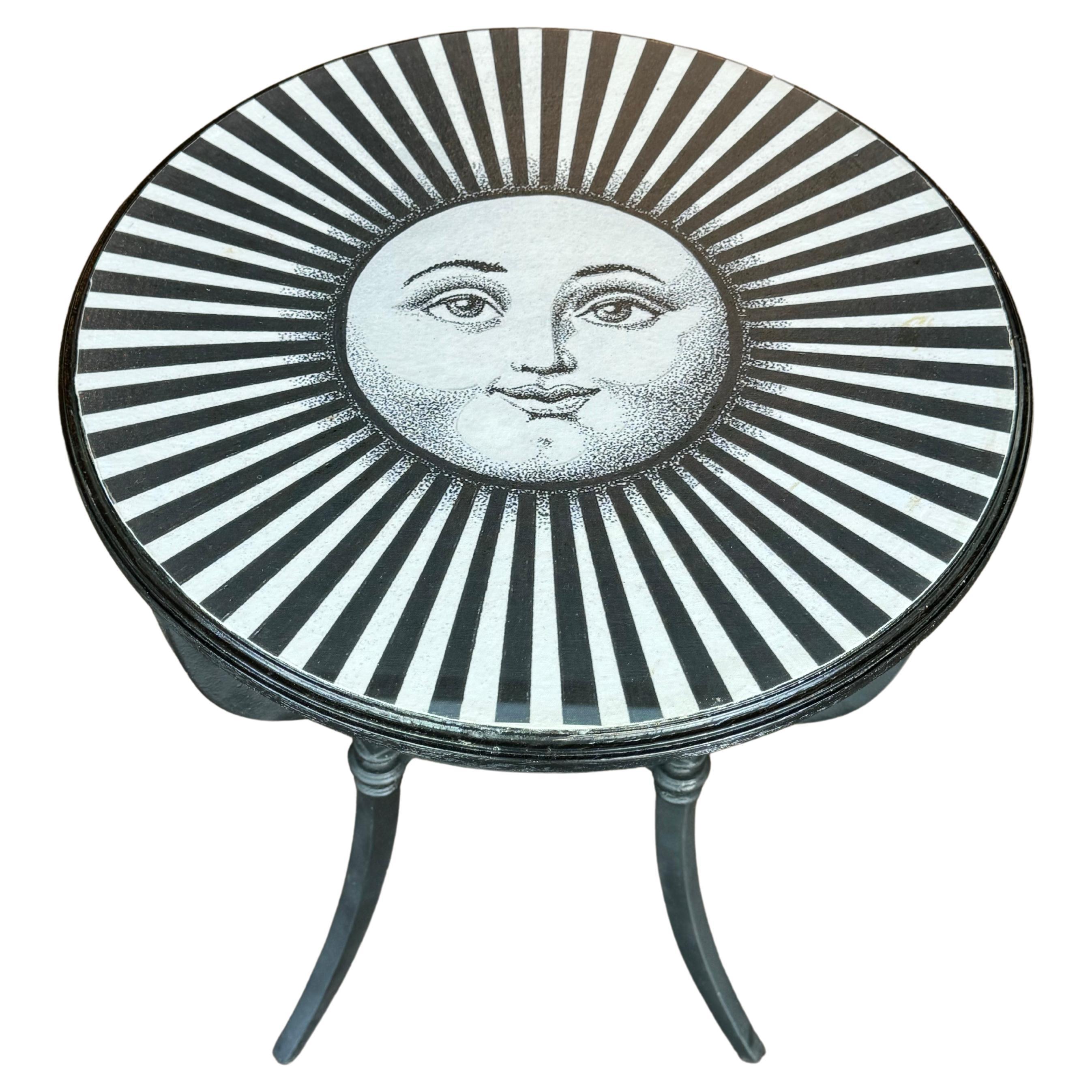 Américain Tables d'appoint Sunburst noir et blanc dans le style de Fornisetti en vente