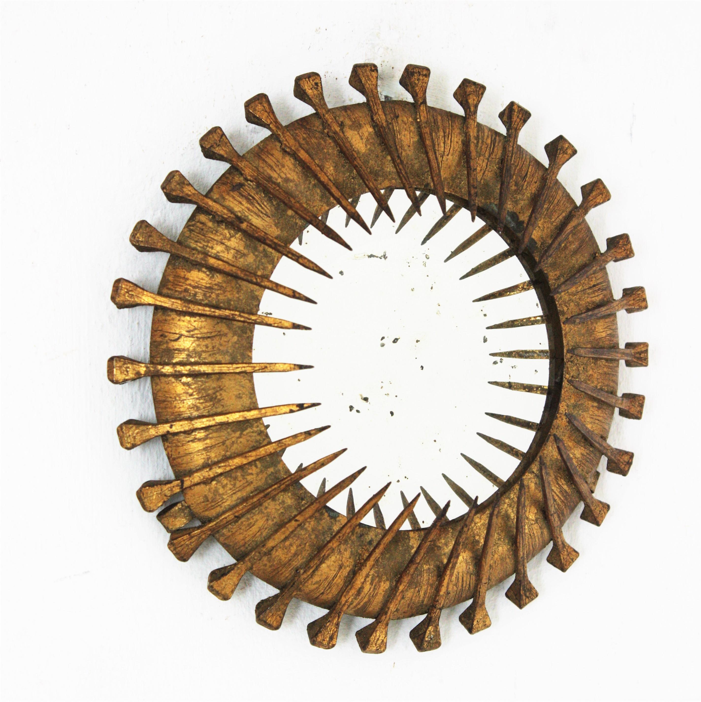 Mini sized sunburst mirror, gilt iron, gold leaf.
Brutalist spanish gilt iron sunburst mirrors with nails ornamentation. Spain, 1950s
This small sunburst mirror will be eye-catching placed alone or as a part of a sunburst mirror wall composition.