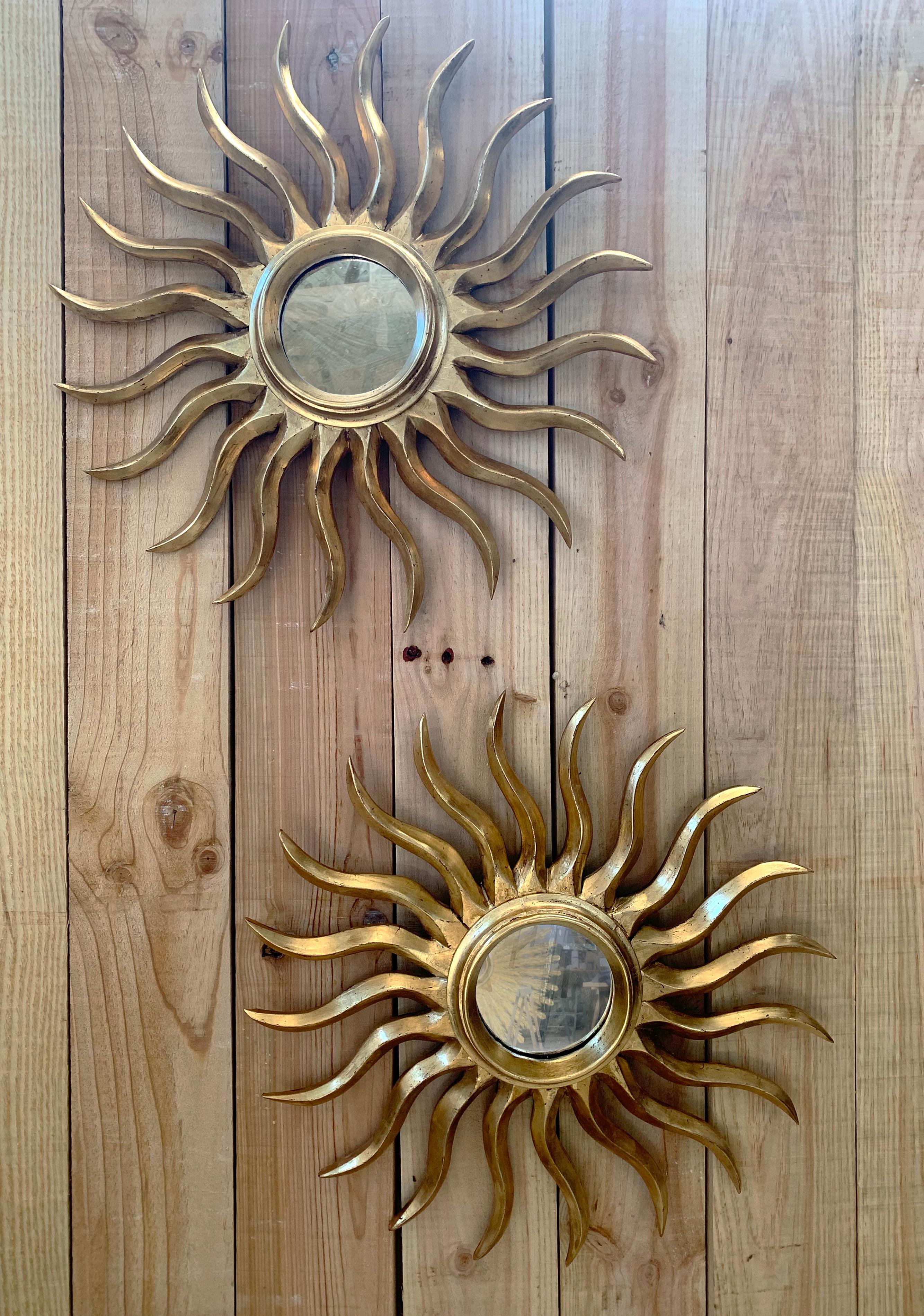 Espejo dorado tallado Sunburst Tallado a mano en venta
