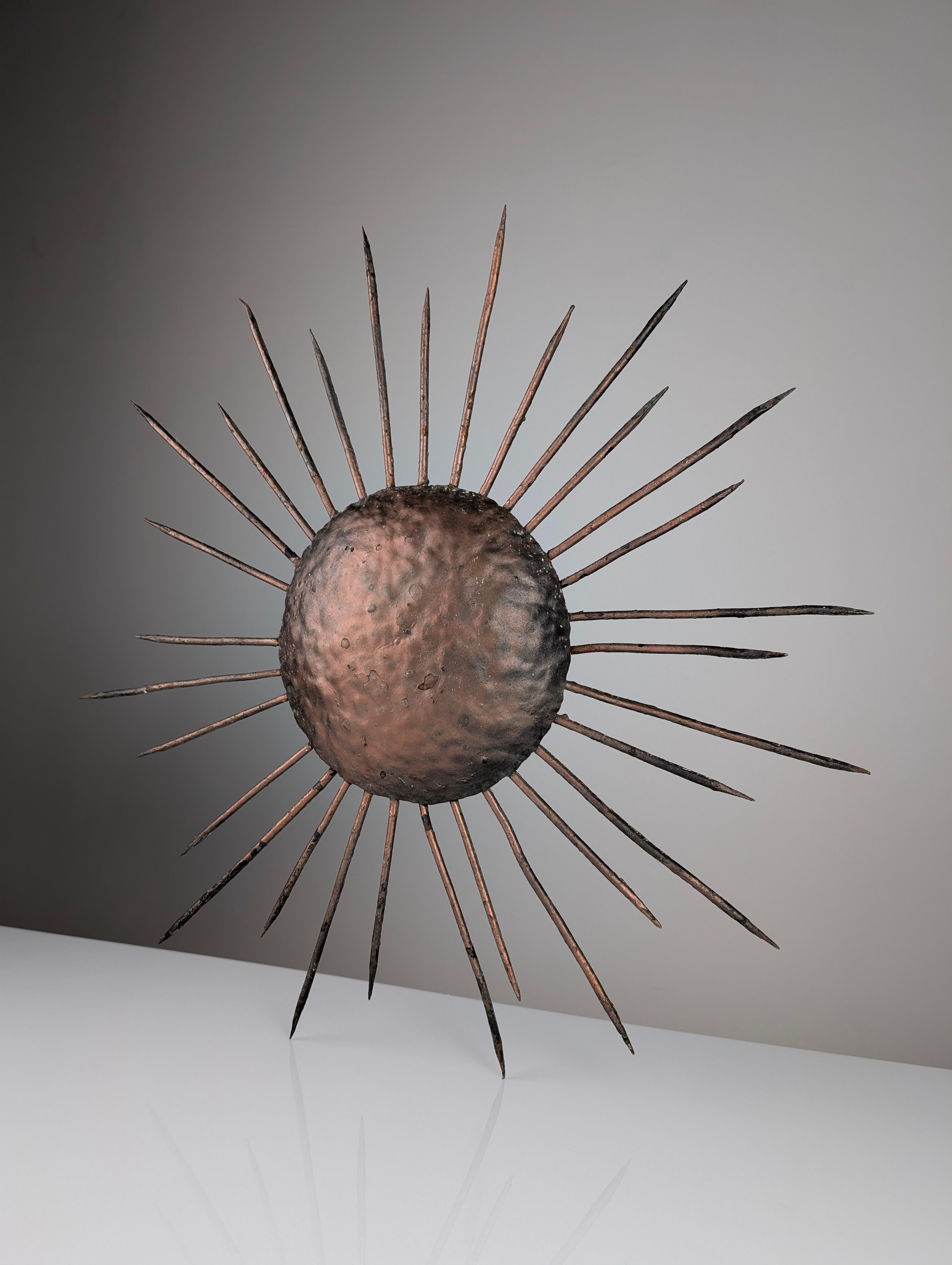 Lámpara de techo Sunburst de hierro, años 50 Moderno de mediados de siglo en venta