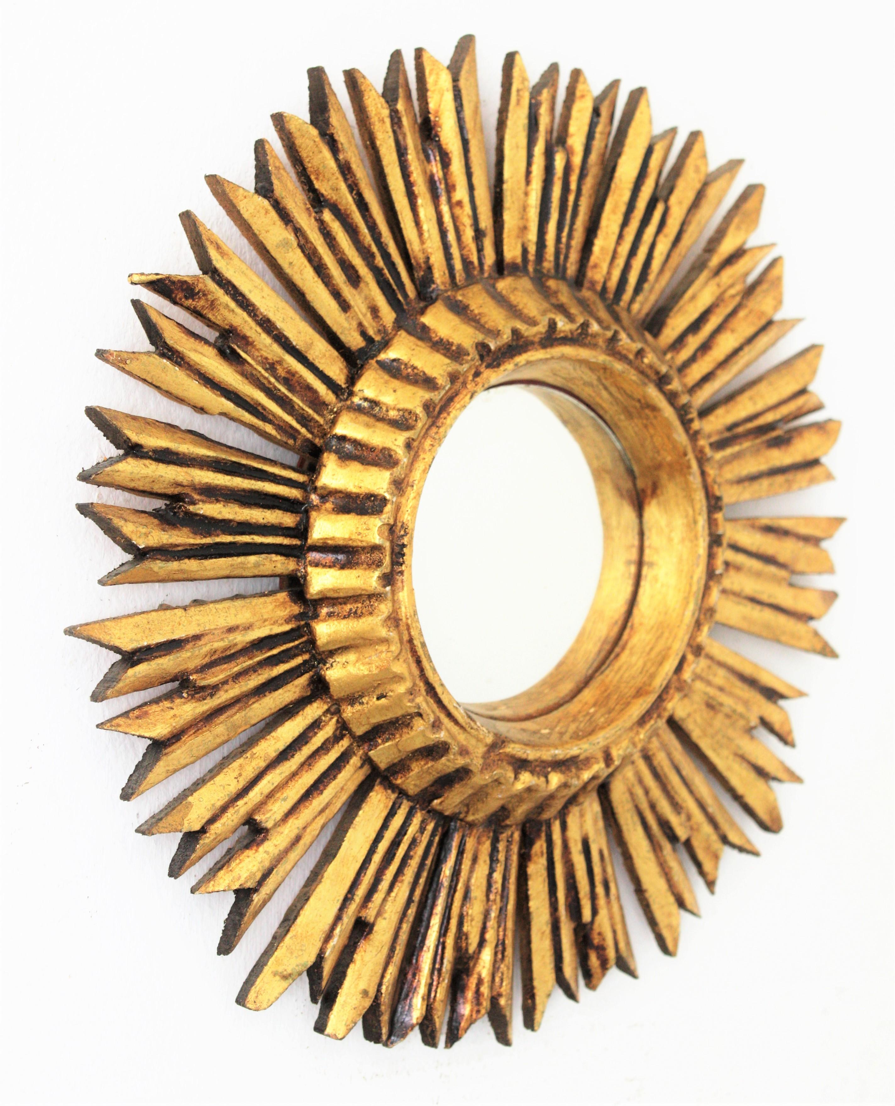 Mini sized carved giltwood convex sunburst mirror, France, 1940s
This lovely French petite giltwood sunburst mirror with convex glass has a beautiful patina.
Place it alone or as a part of a sunburst mirrors wall composition with other mirrors in