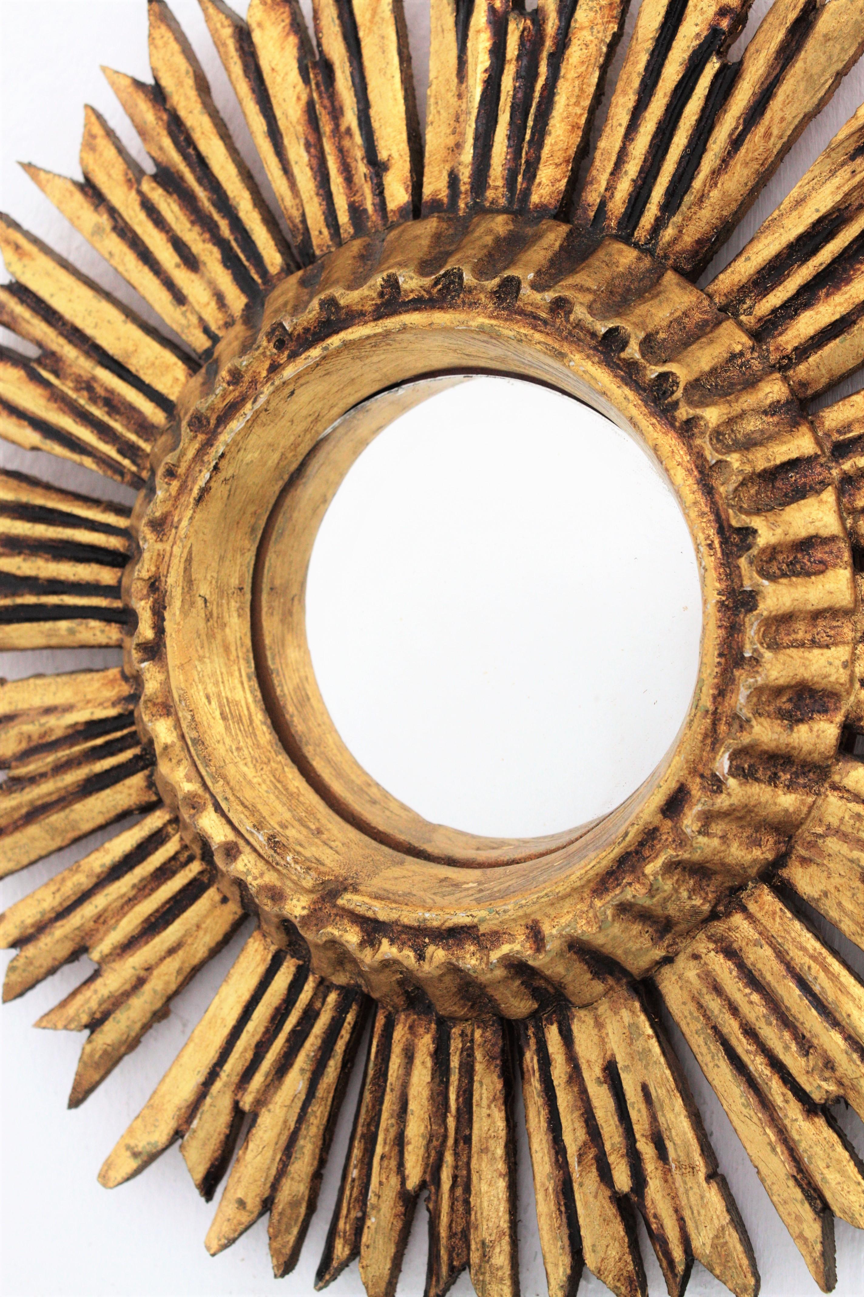 Sunburst Convex Mirror in Giltwood In Good Condition In Barcelona, ES