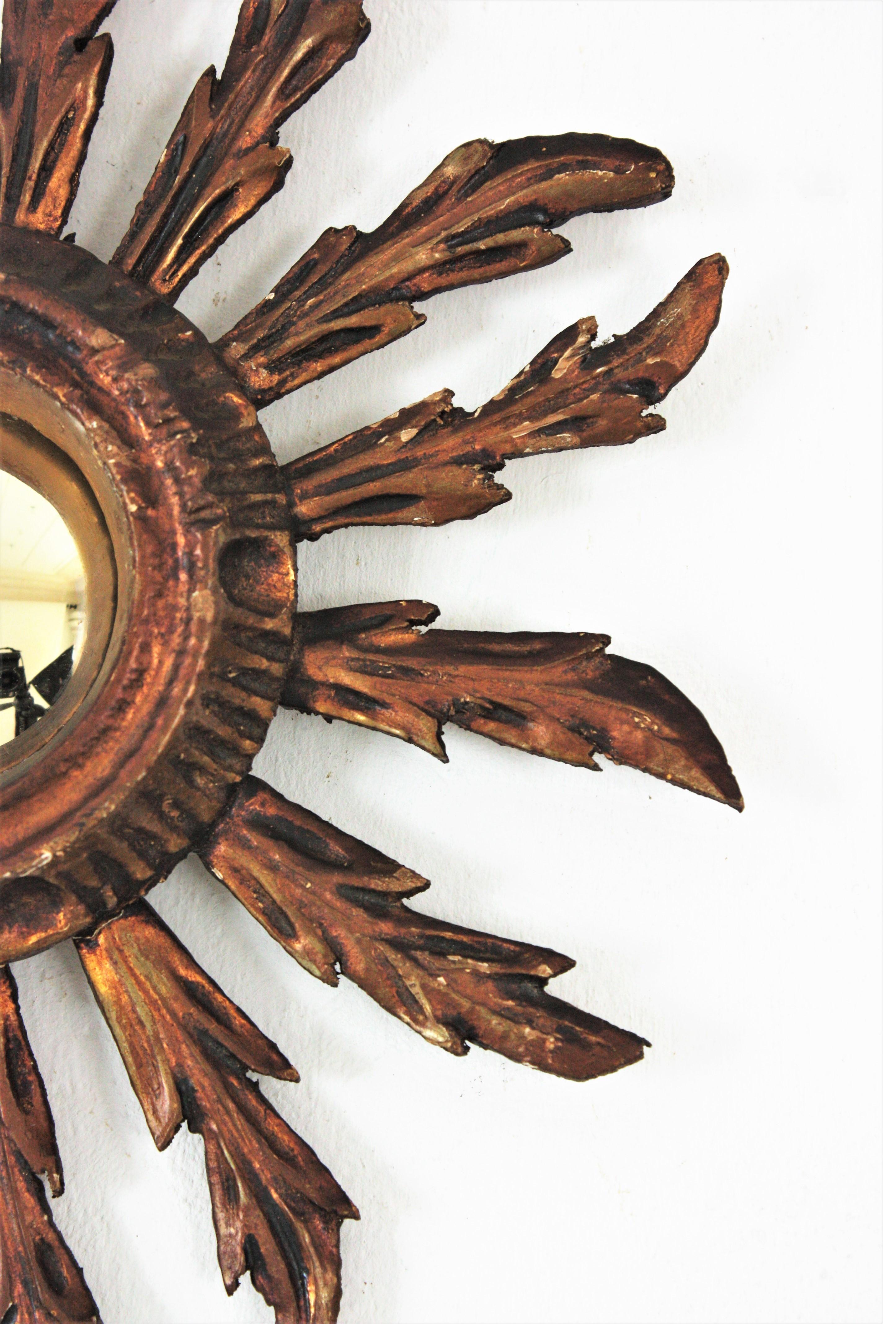 Gesso Miroir convexe Sunburst à petite échelle, style baroque en vente