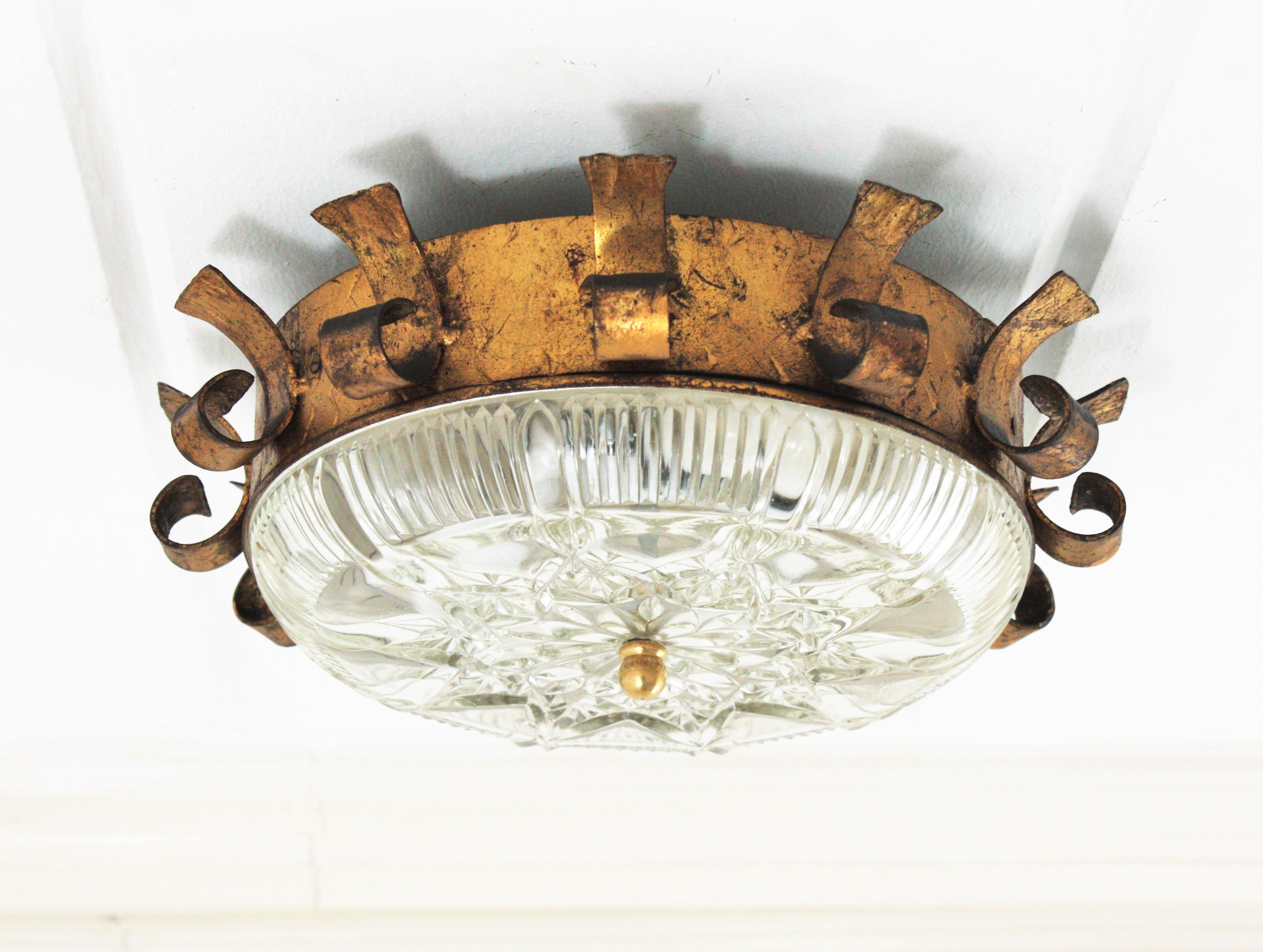 Sunburst Crown Light Fixture in Gilt Iron and Pressed Glass In Good Condition For Sale In Barcelona, ES