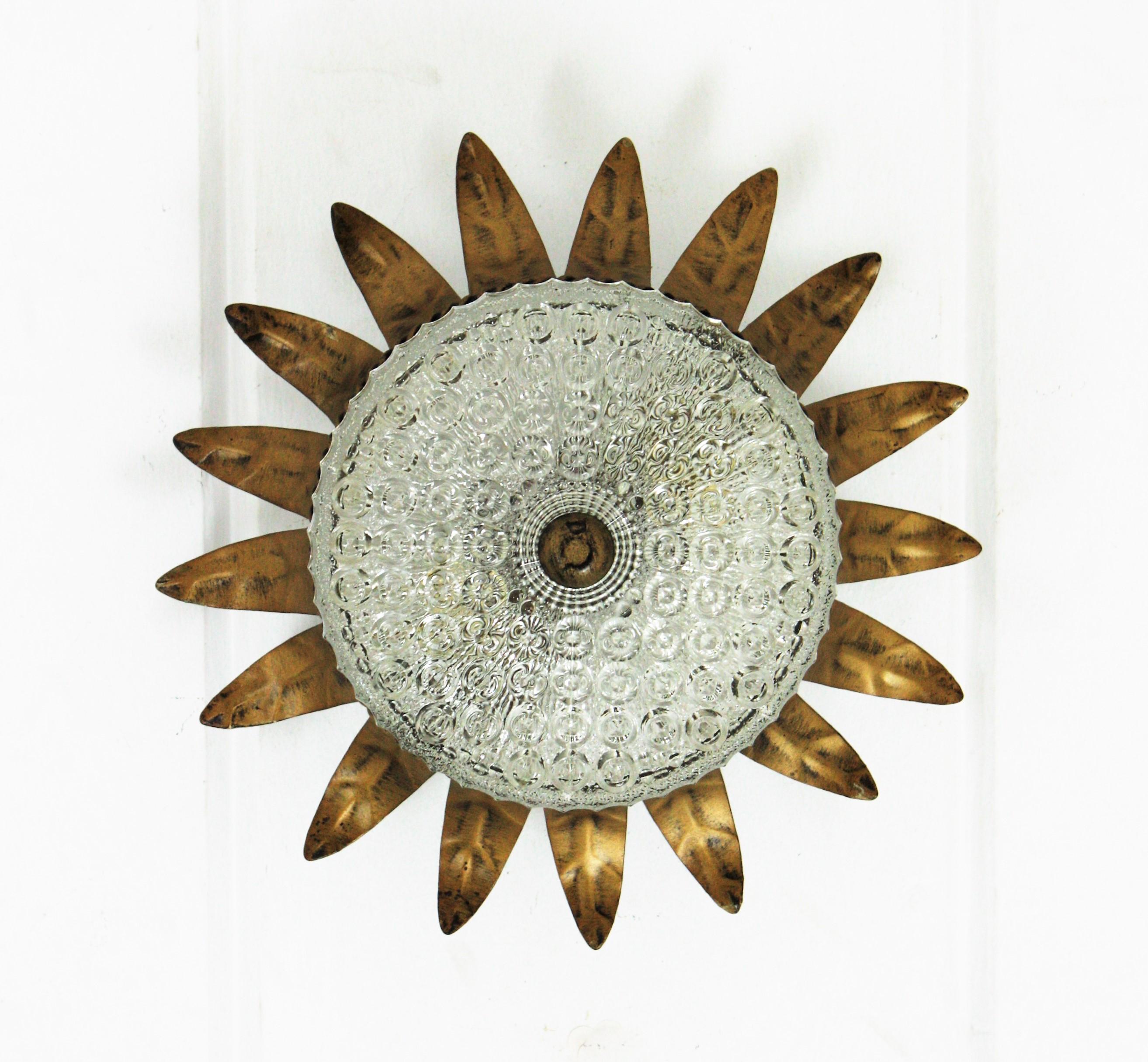 Doré Sunburst Crown Pendentif / monture encastrée en métal doré et verre en vente