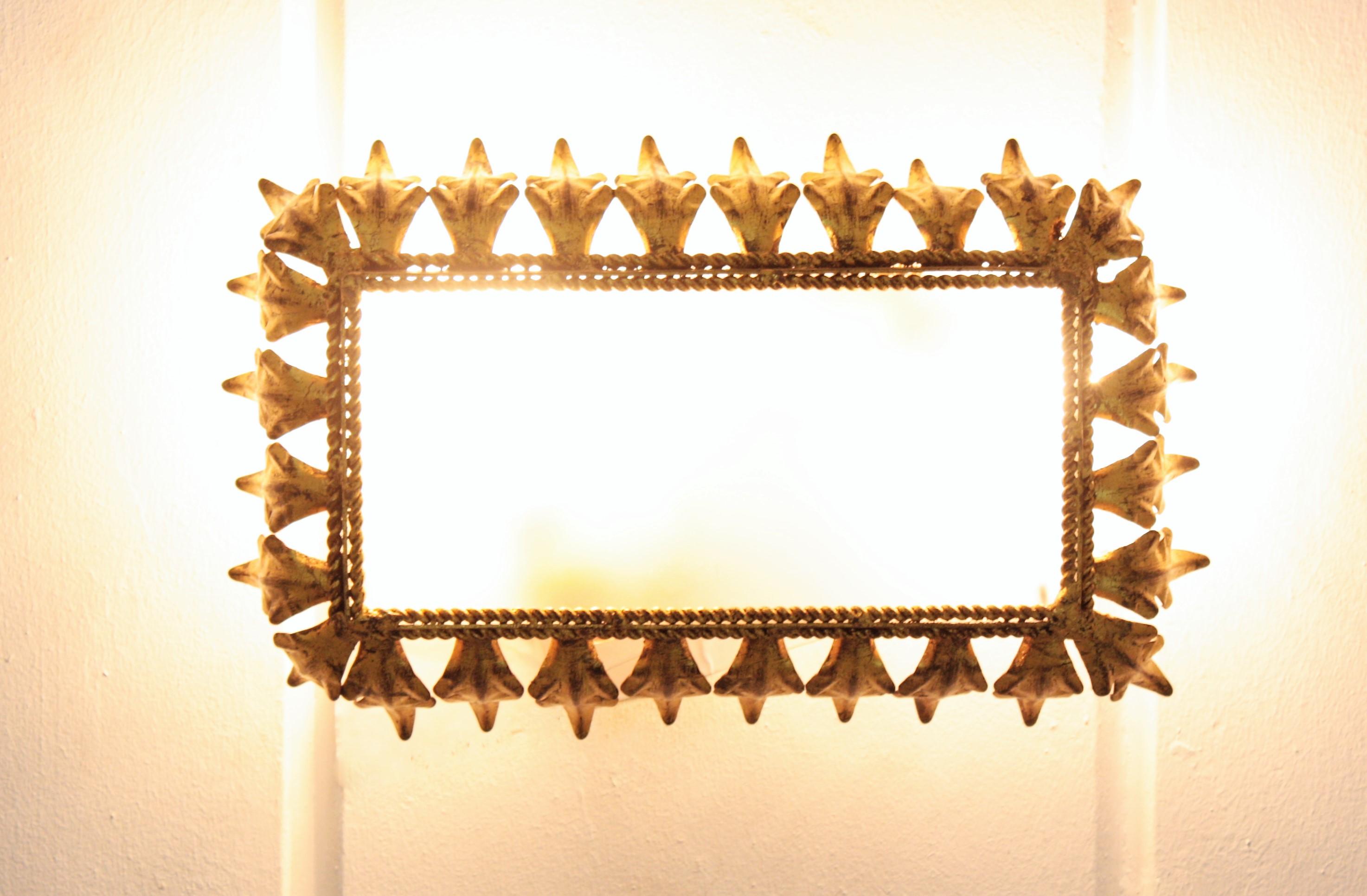 Sonnenschliff Kronleuchter Einbaubeleuchtung, vergoldetes Eisen und mattiertes Glas im Angebot 1