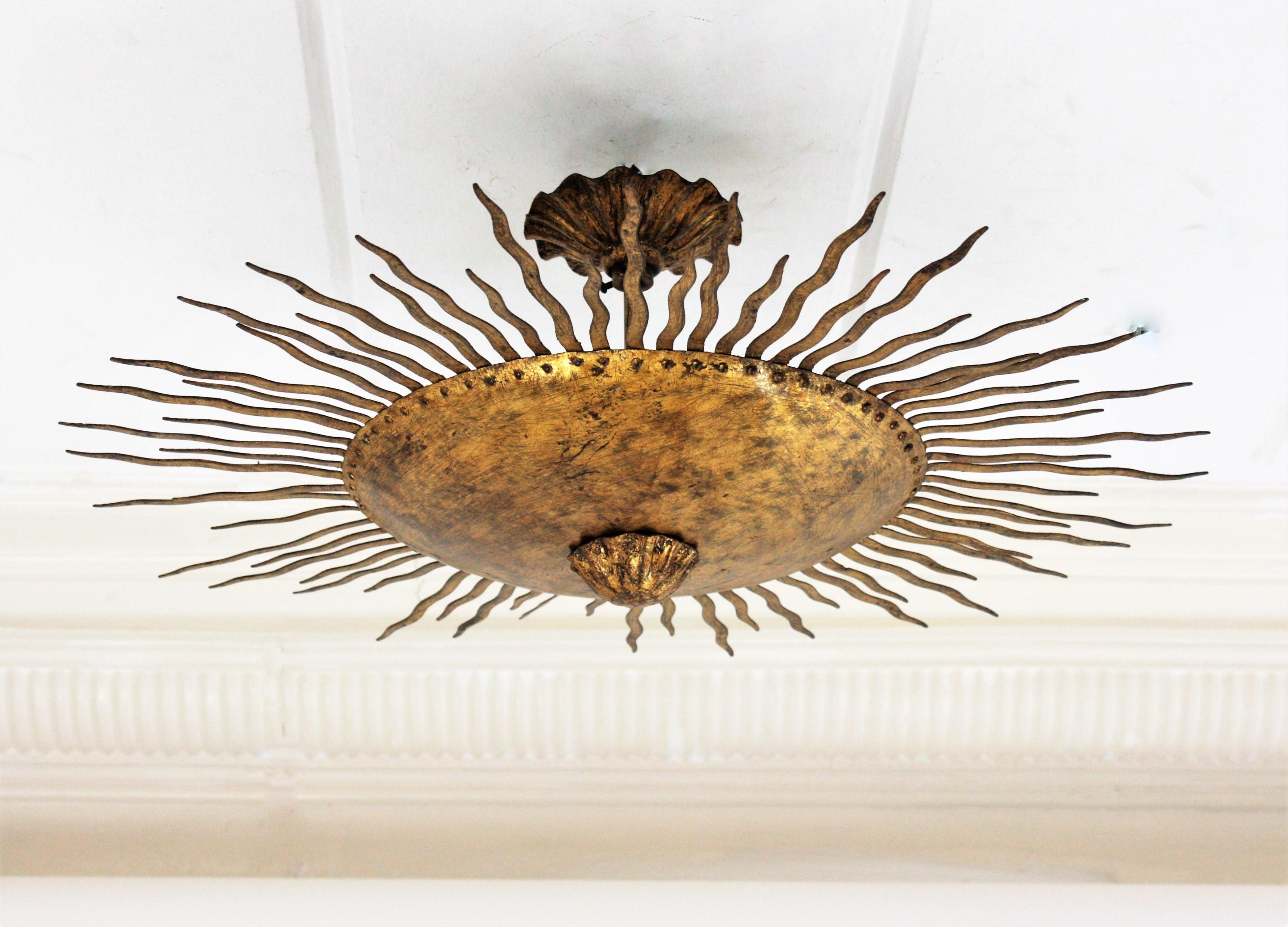 Sunburst Curly Ceiling Light Fixture / Chandelier in Gilt Iron In Good Condition For Sale In Barcelona, ES
