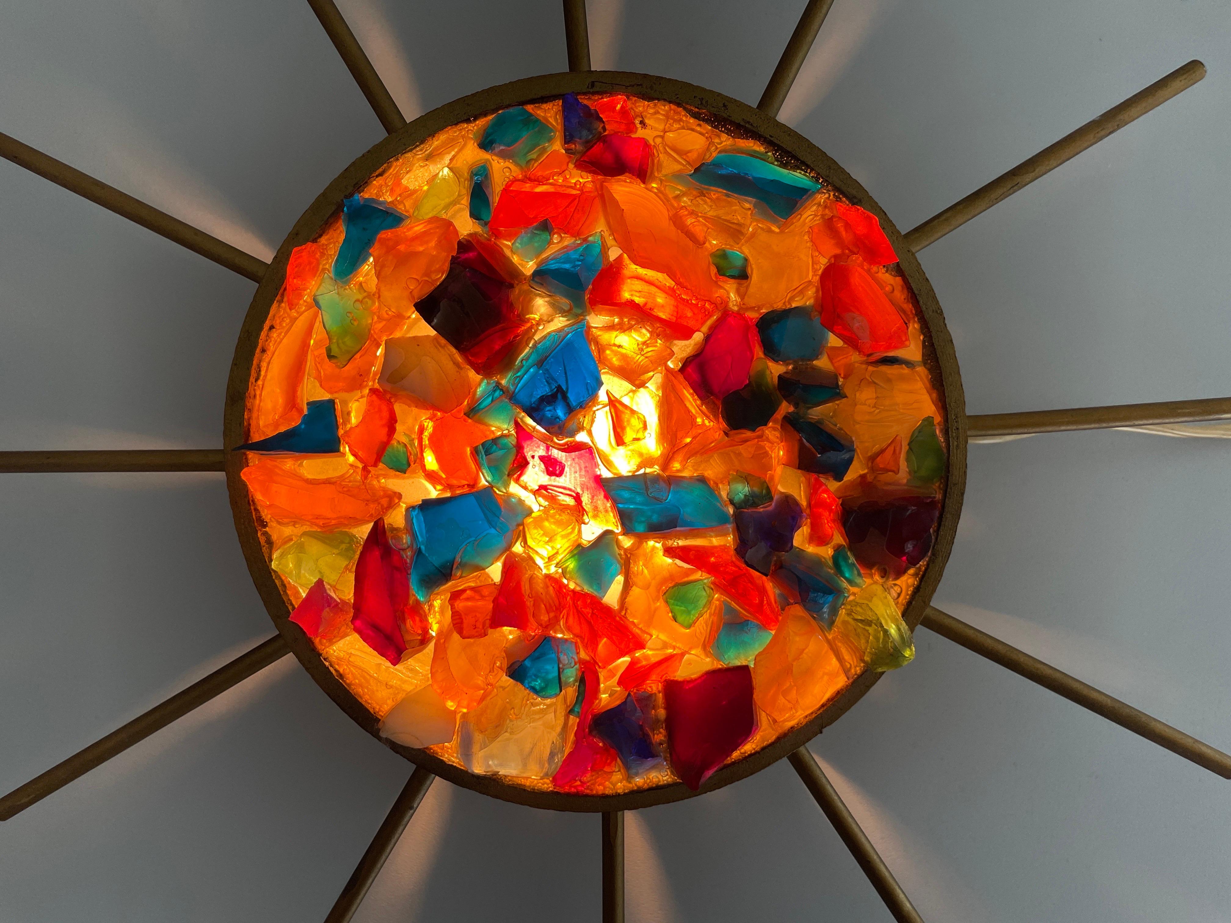 Lampada da parete Sunburst Design con pezzi di vetro colorati a forma di pietra, anni '60, Germania in vendita 5