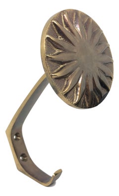 Sunburst Brutalista Moderno de mediados de siglo Lote de cuatro ganchos de pared Vereinigte Werkstätten