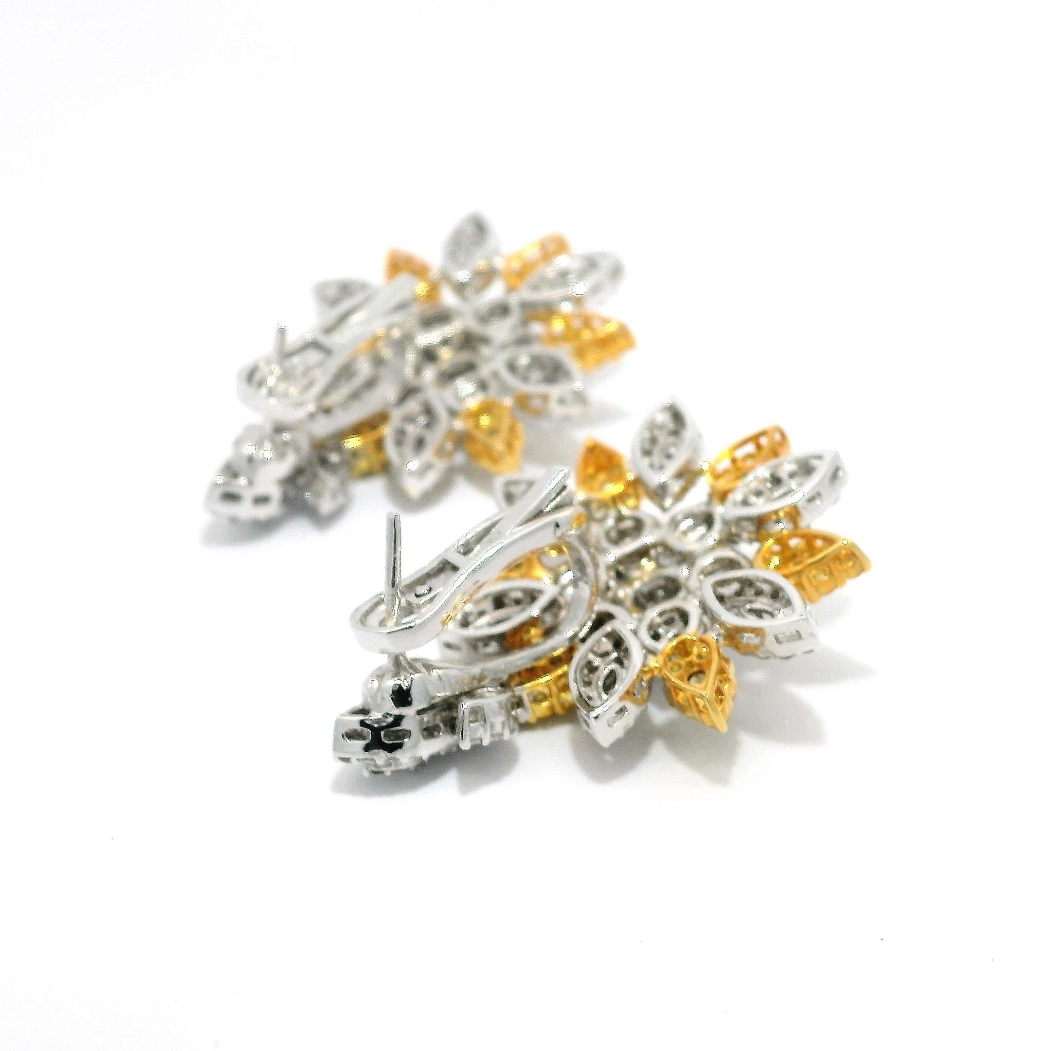 Contemporaneo Orecchini pendenti con diamanti e zaffiri gialli in oro bianco 18K in vendita