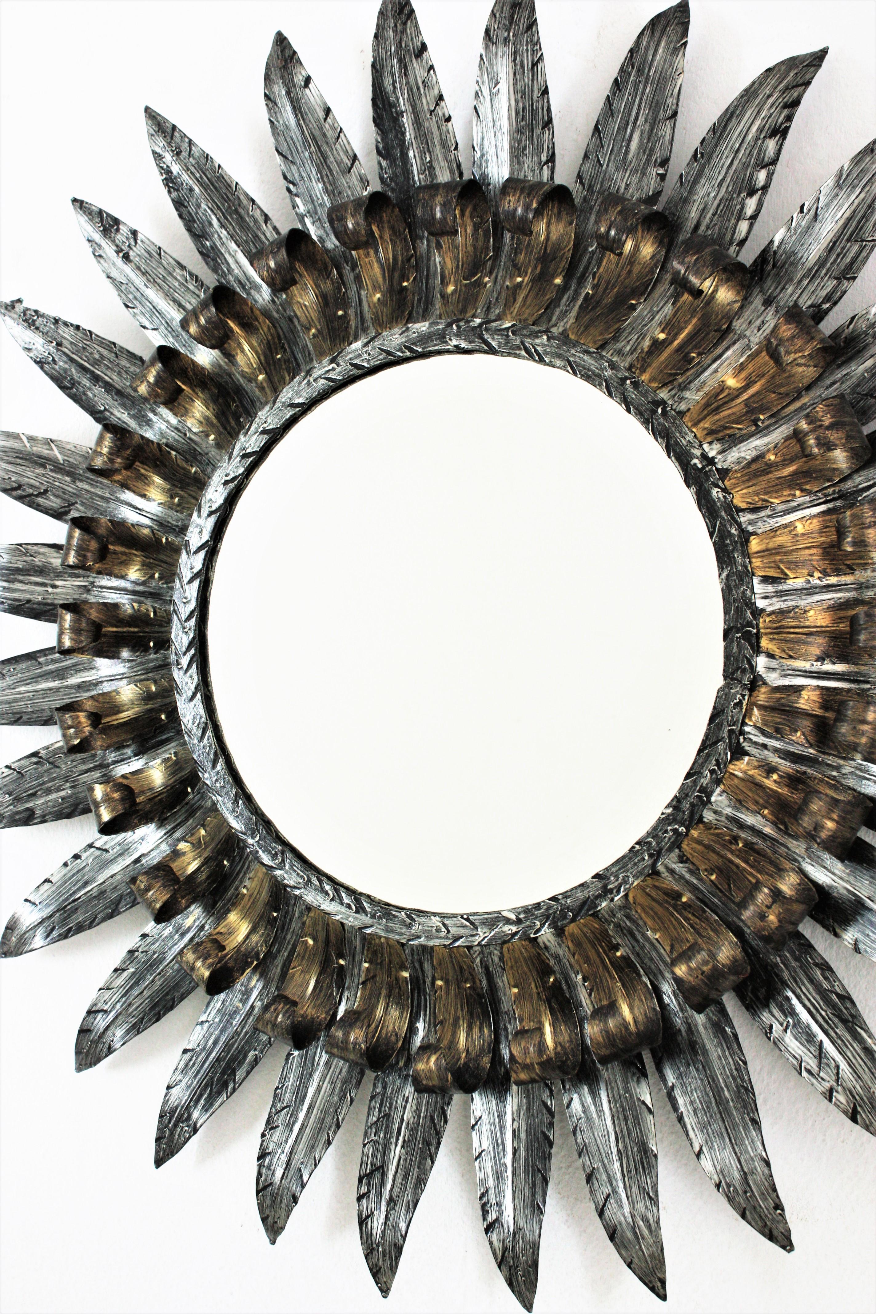 Miroir Sunburst avec cadre bicolore en métal argenté doré à deux niveaux en vente 4