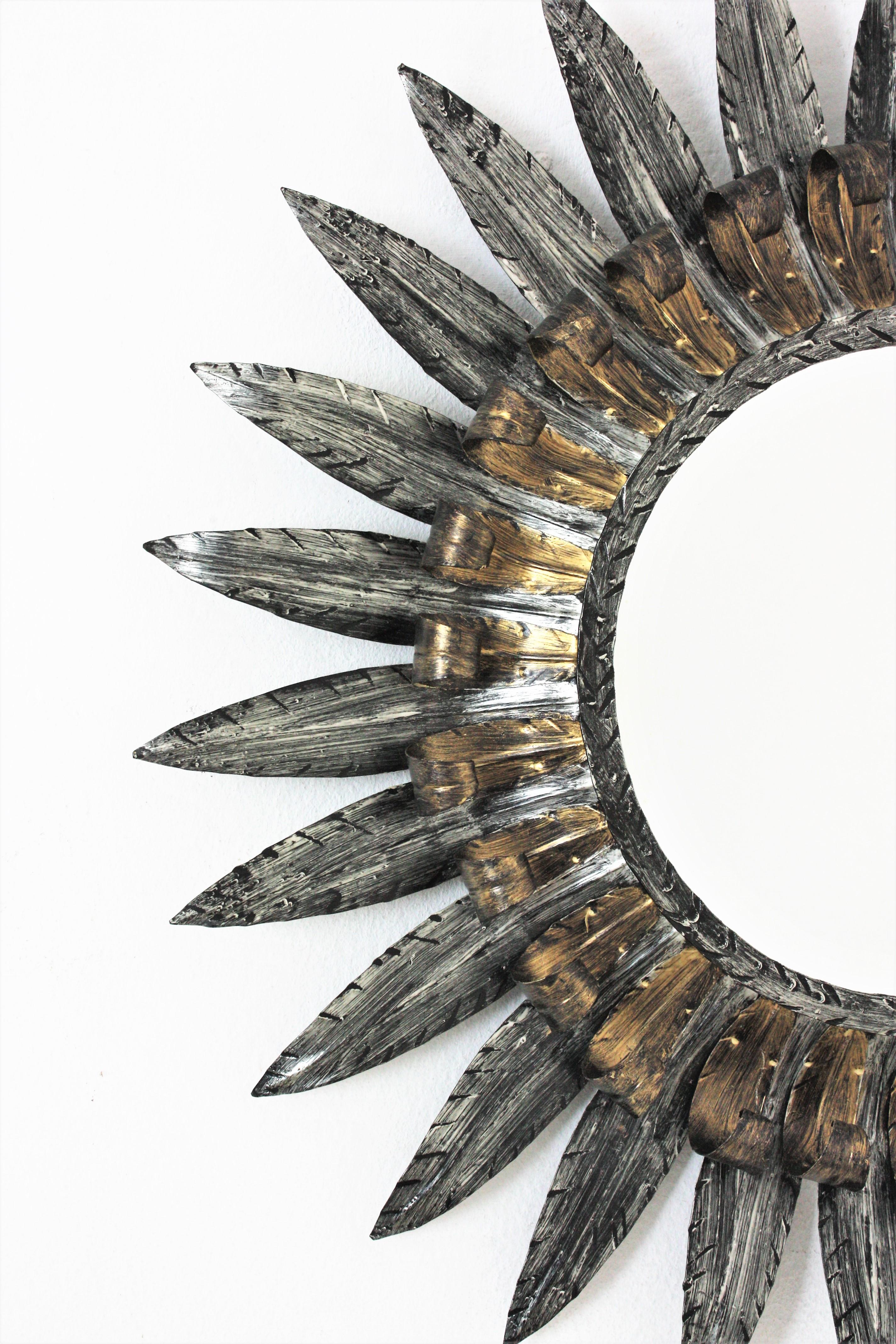 Sunburst Eyelash Mirror with Double Layered Bicolor Gilt Silvered Iron Frame In Good Condition For Sale In Barcelona, ES