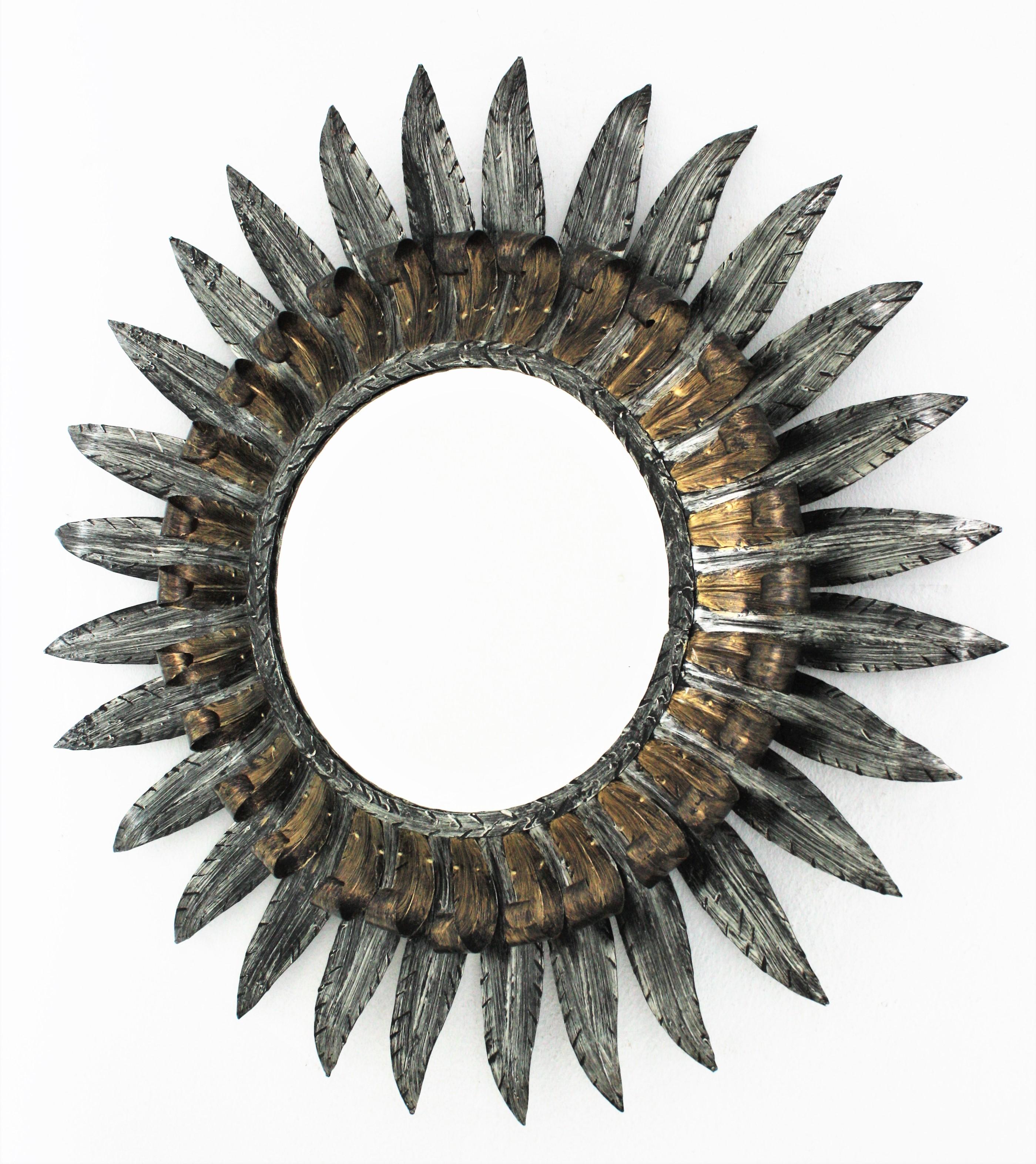 Miroir Sunburst avec cadre bicolore en métal argenté doré à deux niveaux en vente 2