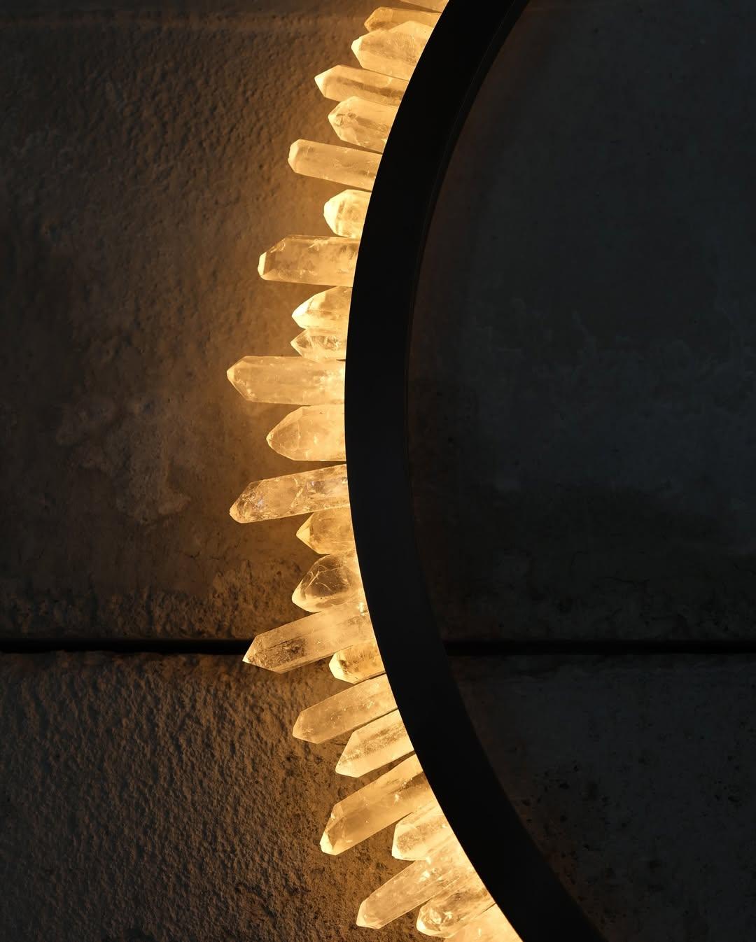 Applique en laiton et cristal de quartz circulaire à effet soleil par Christopher Boots en vente 6