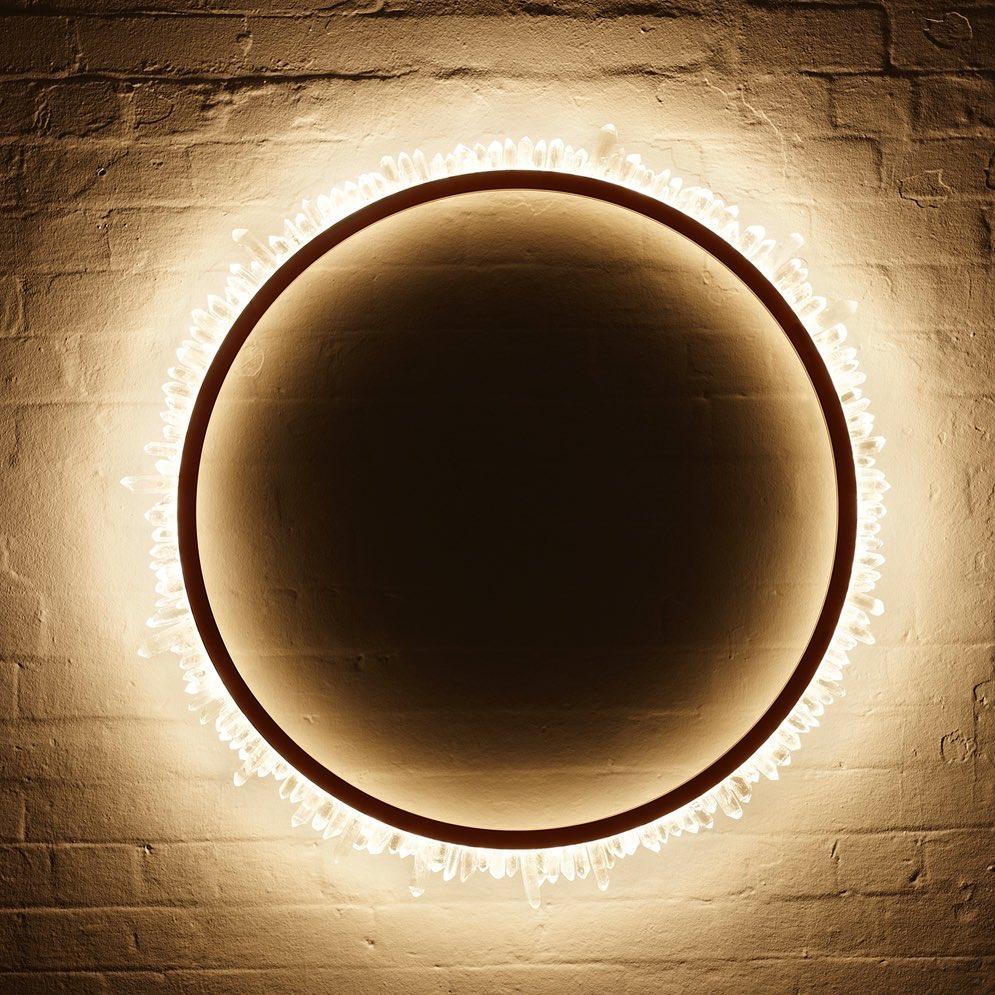 Applique en laiton et cristal de quartz circulaire à effet soleil par Christopher Boots en vente 1