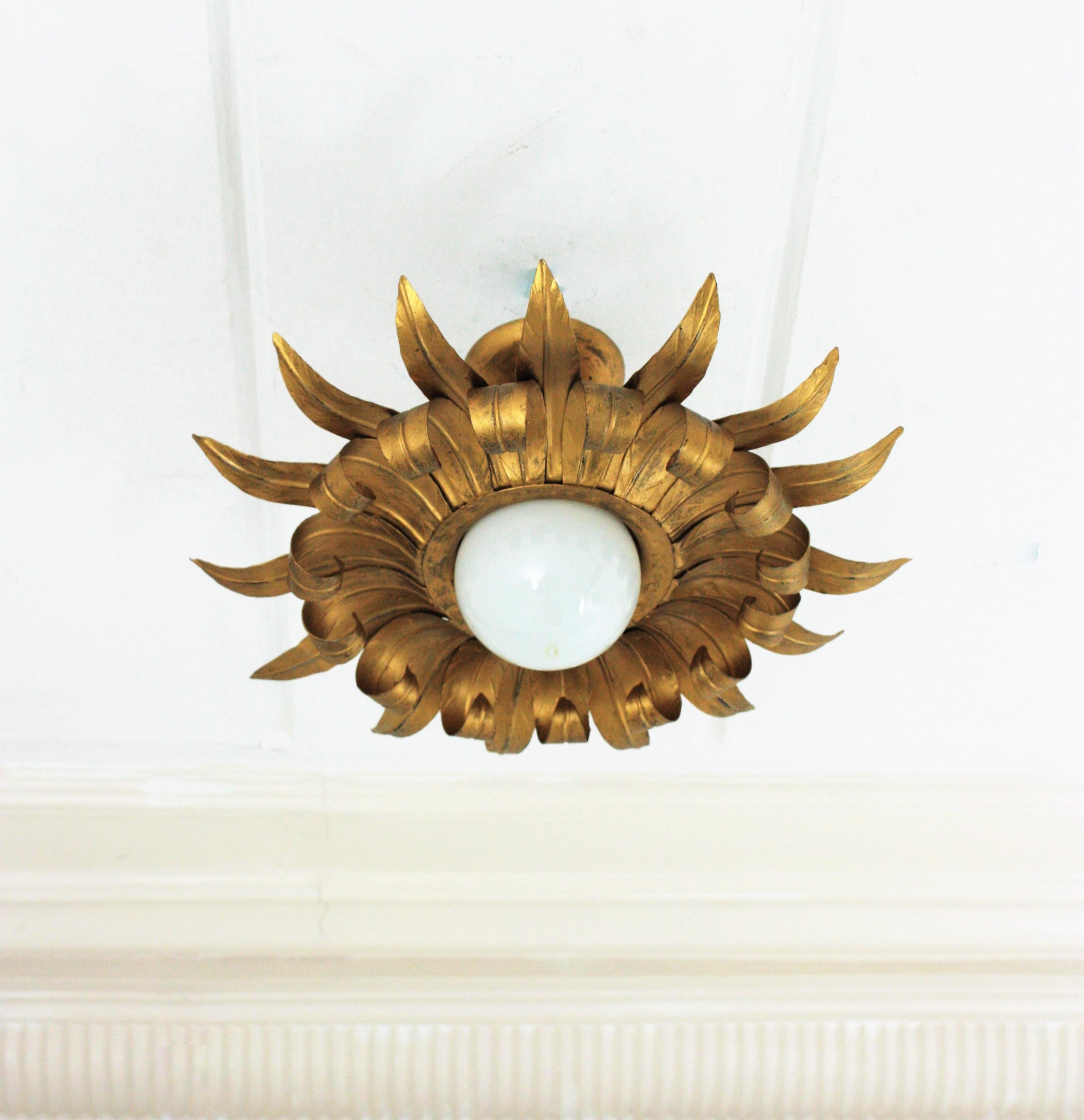 Sunburst Eyelash Flush Mount in Gilt Metal In Good Condition In Barcelona, ES