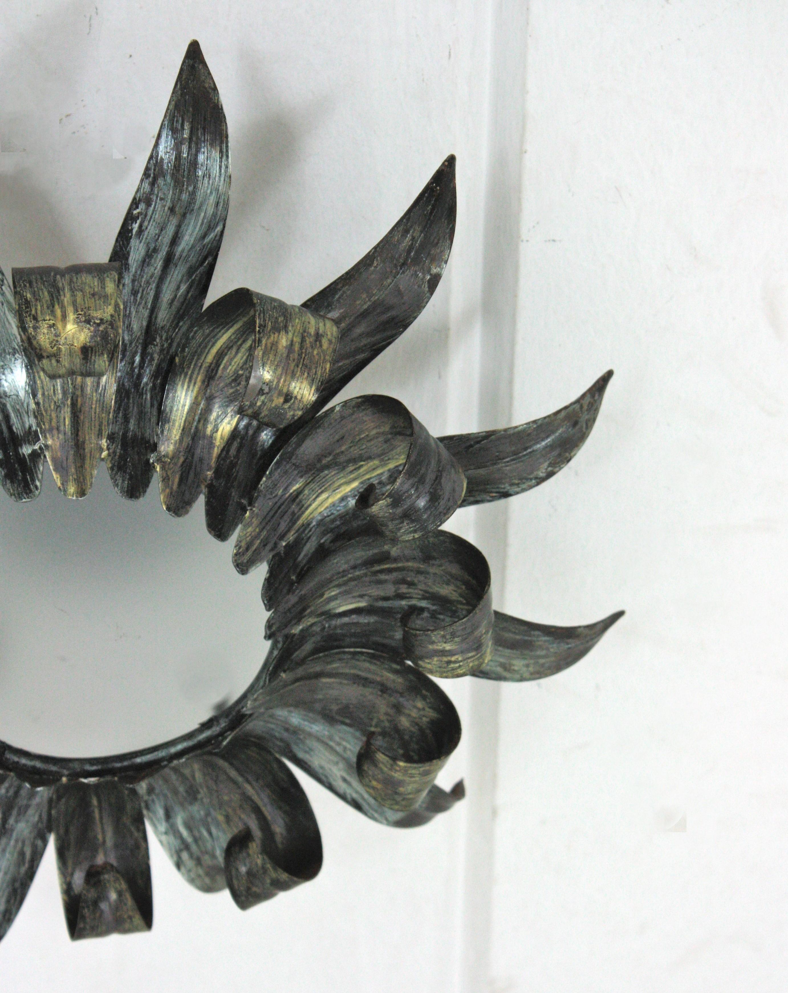 Sunburst Eyelash Flush Mount Light Fixture, métal Silvered et verre dépoli en vente 7
